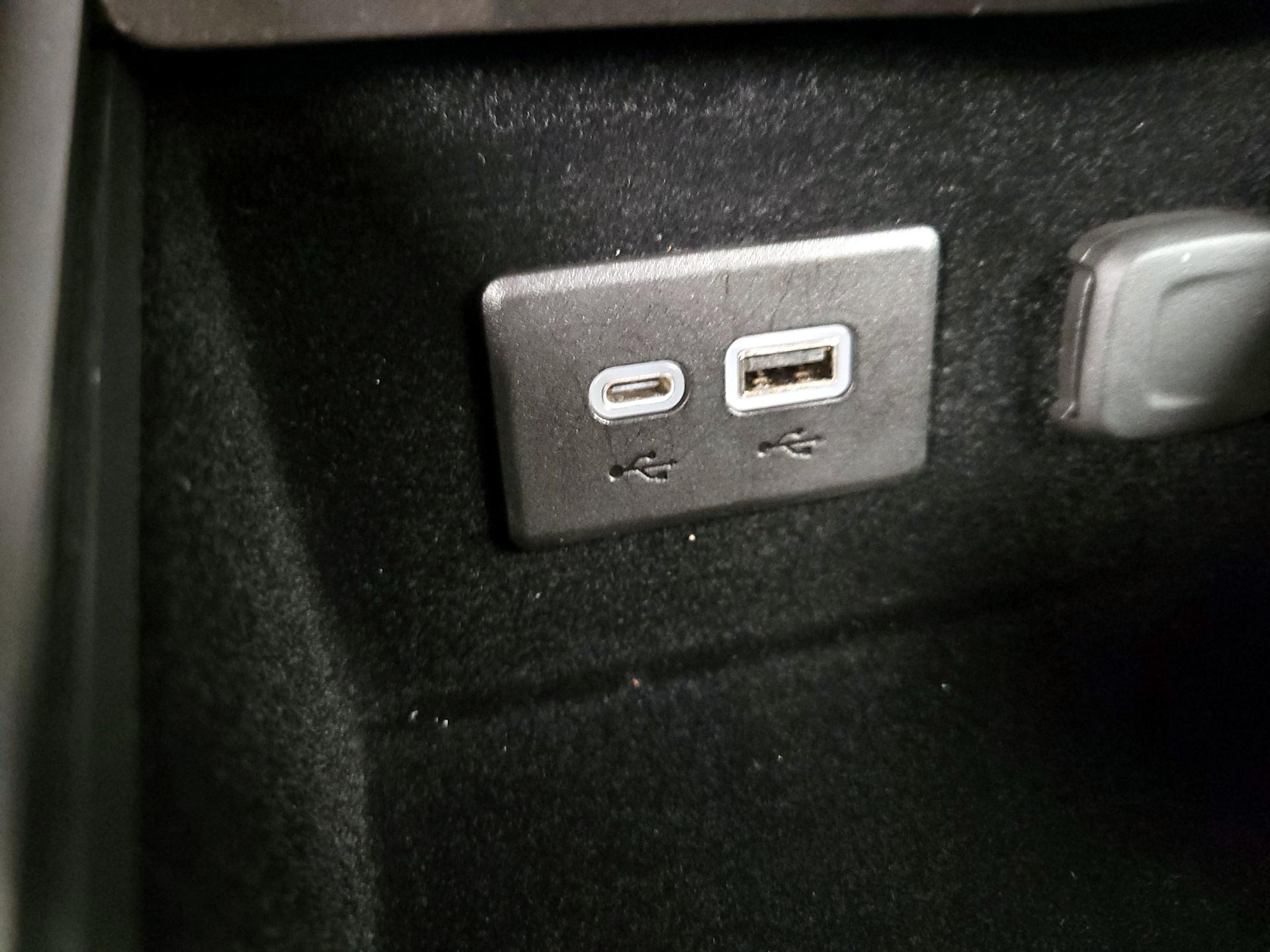 Thumbnail: 2023 Cadillac XT4 - 18