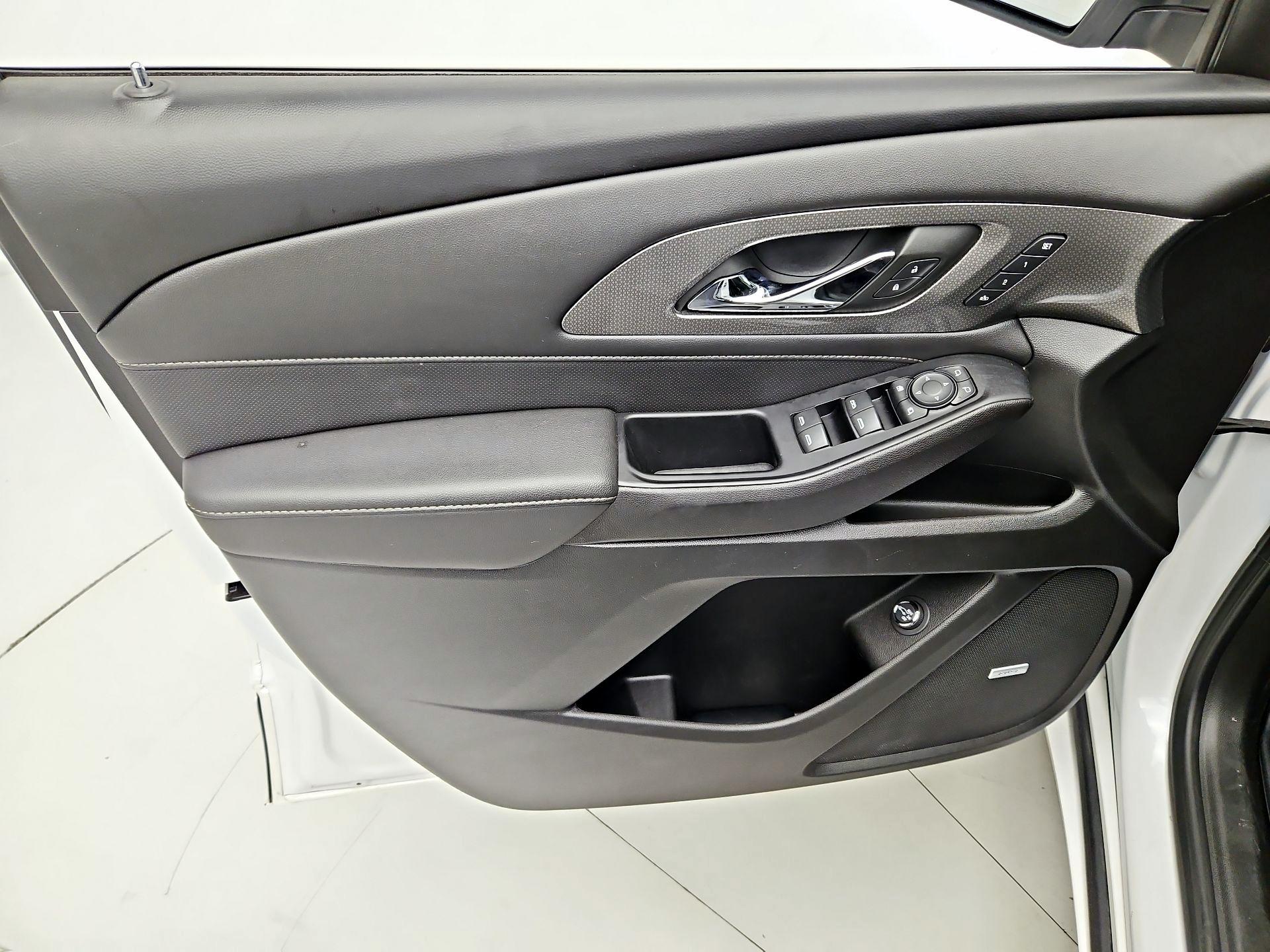 Thumbnail: 2023 Chevrolet Traverse - 12