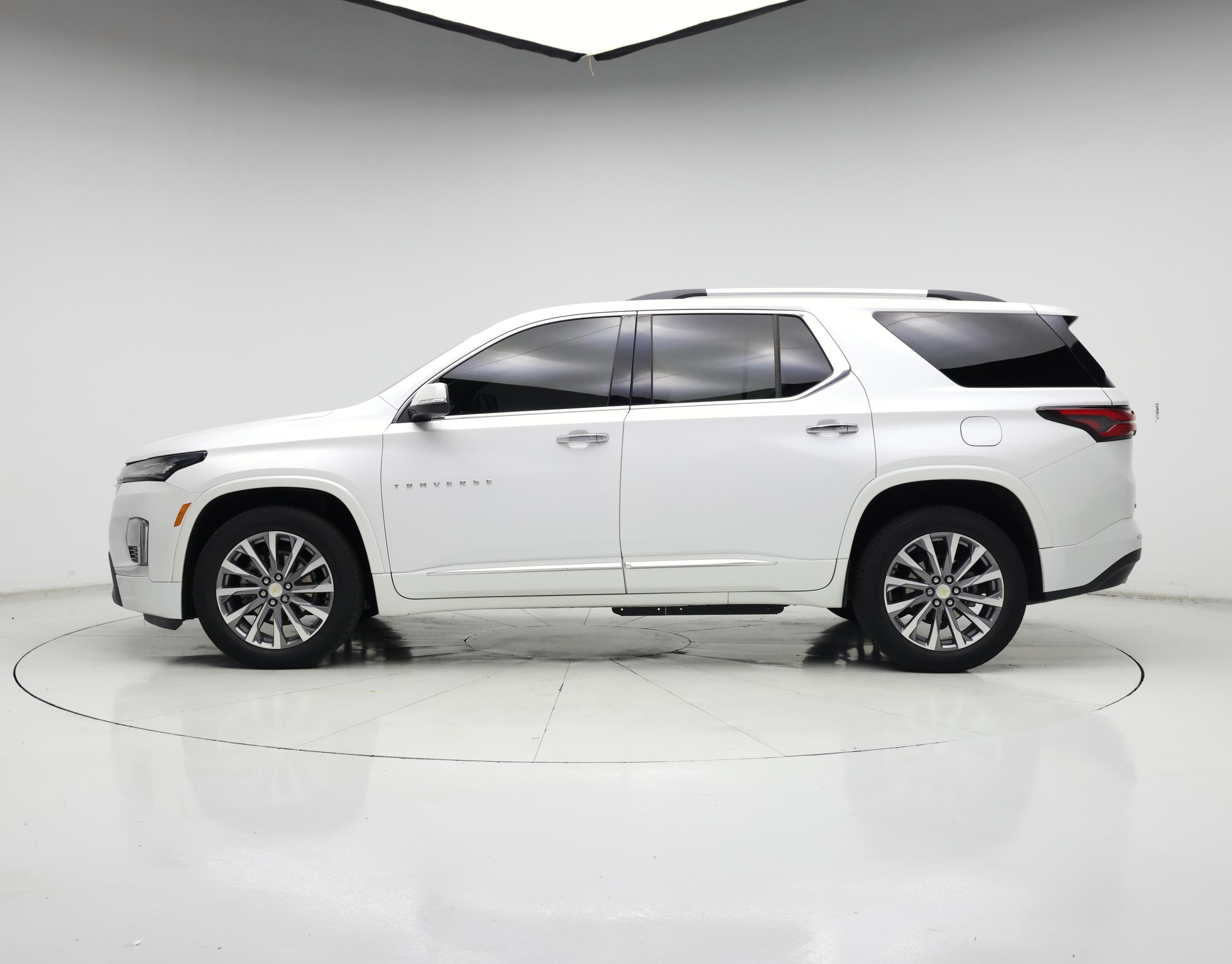 Thumbnail: 2023 Chevrolet Traverse - 3