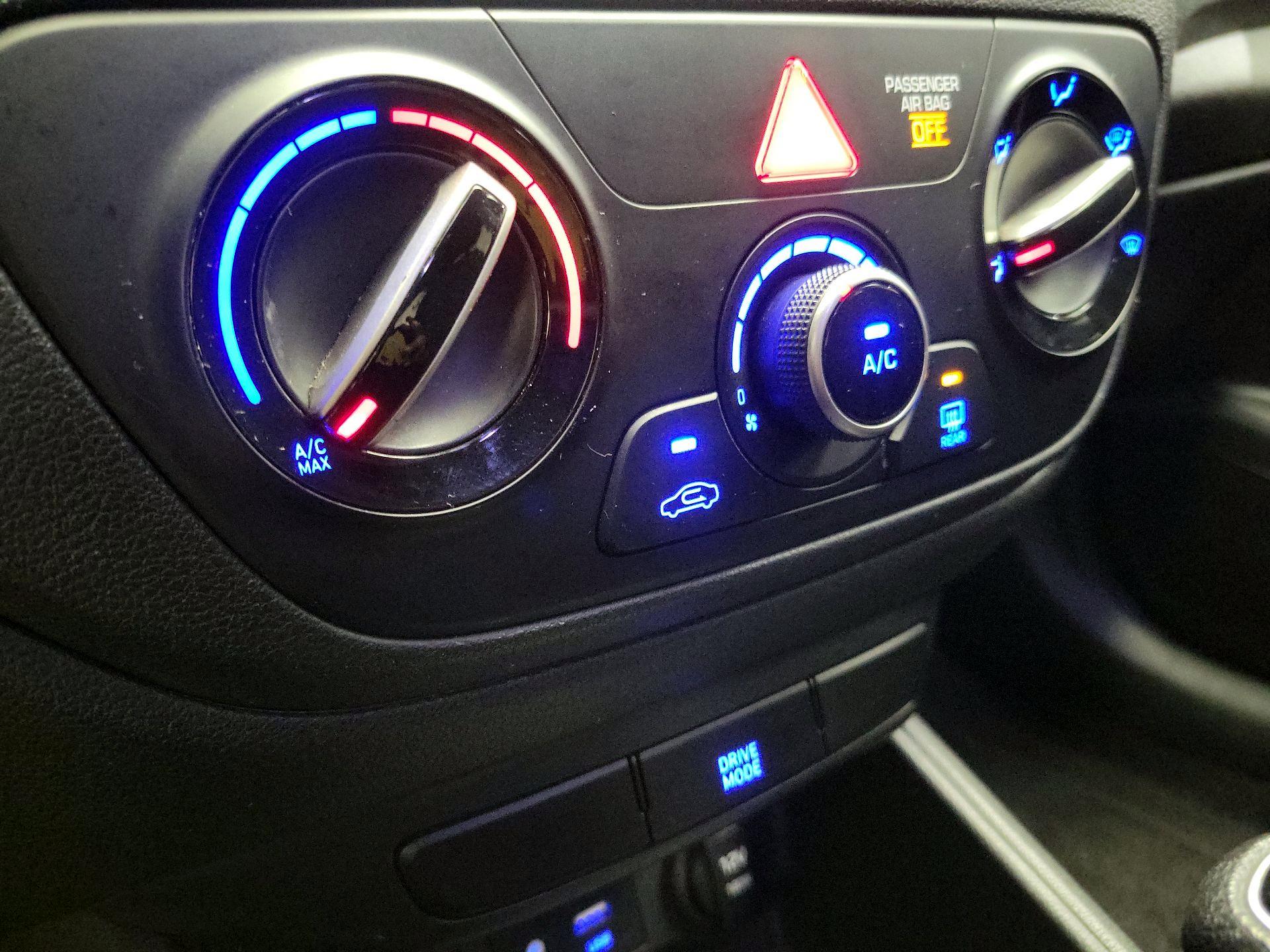 Thumbnail: 2021 Hyundai Accent - 16