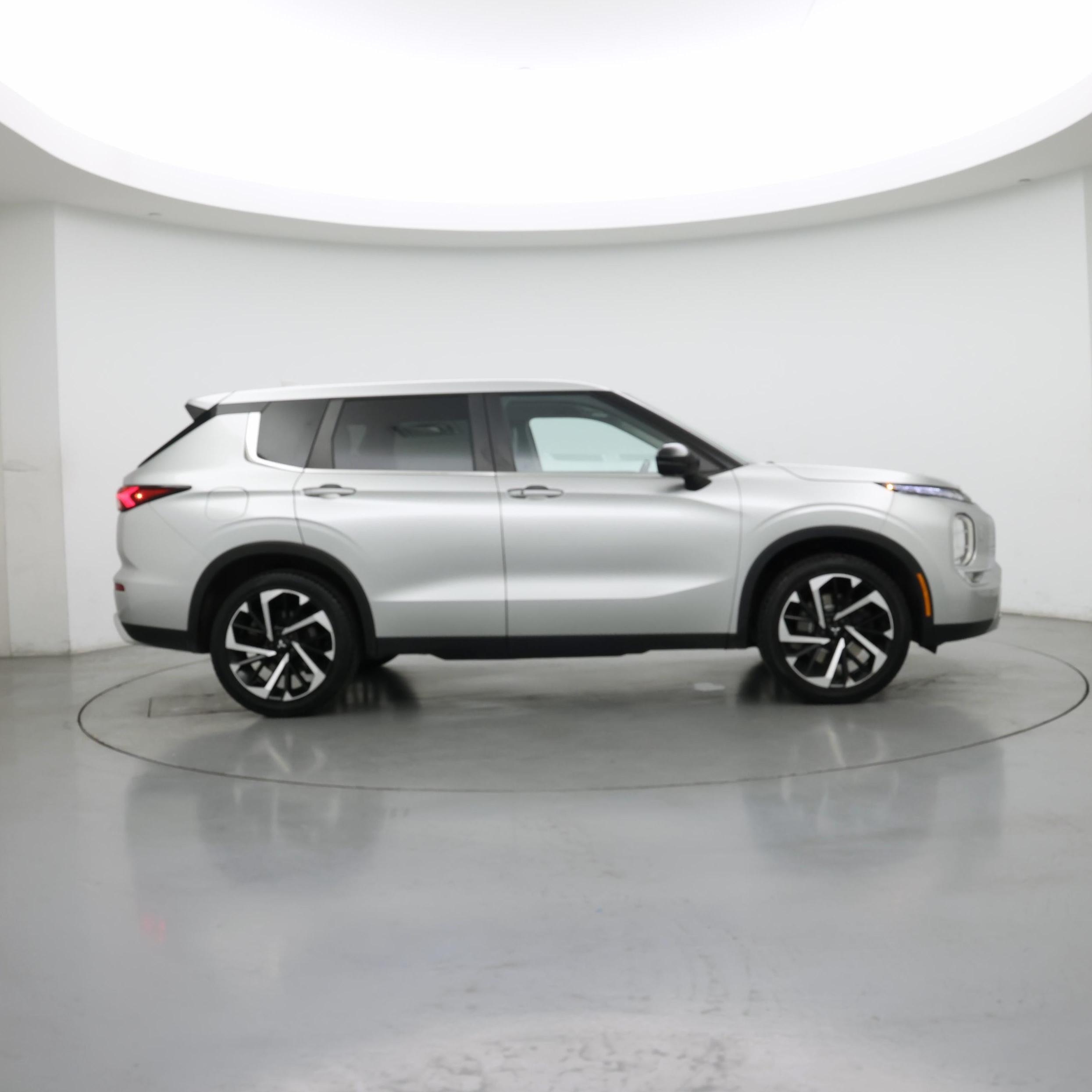 Thumbnail: 2022 Mitsubishi Outlander - 7