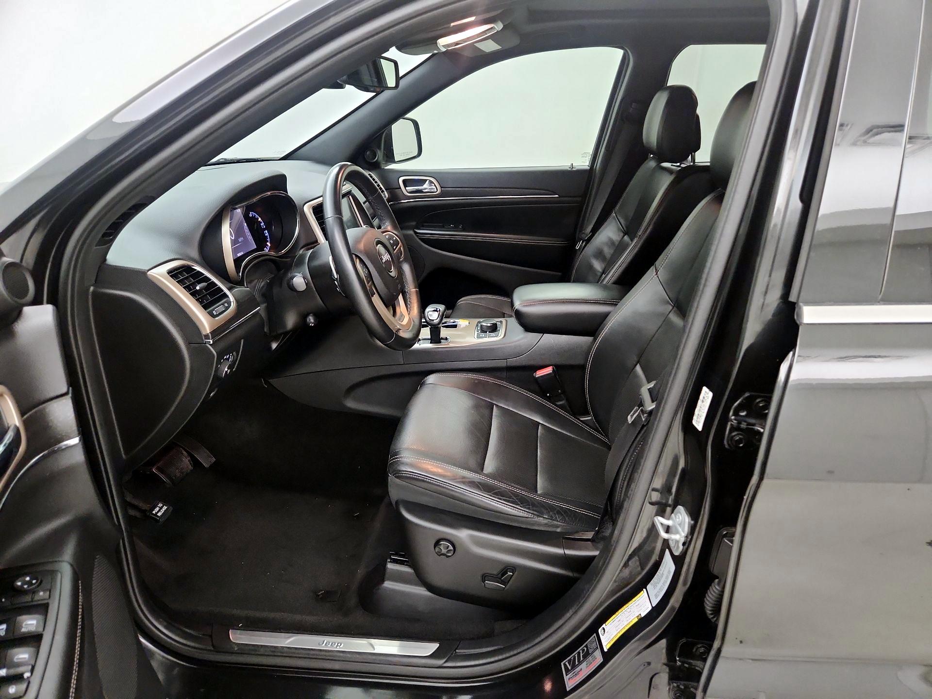 Thumbnail: 2015 Jeep Grand Cherokee - 11