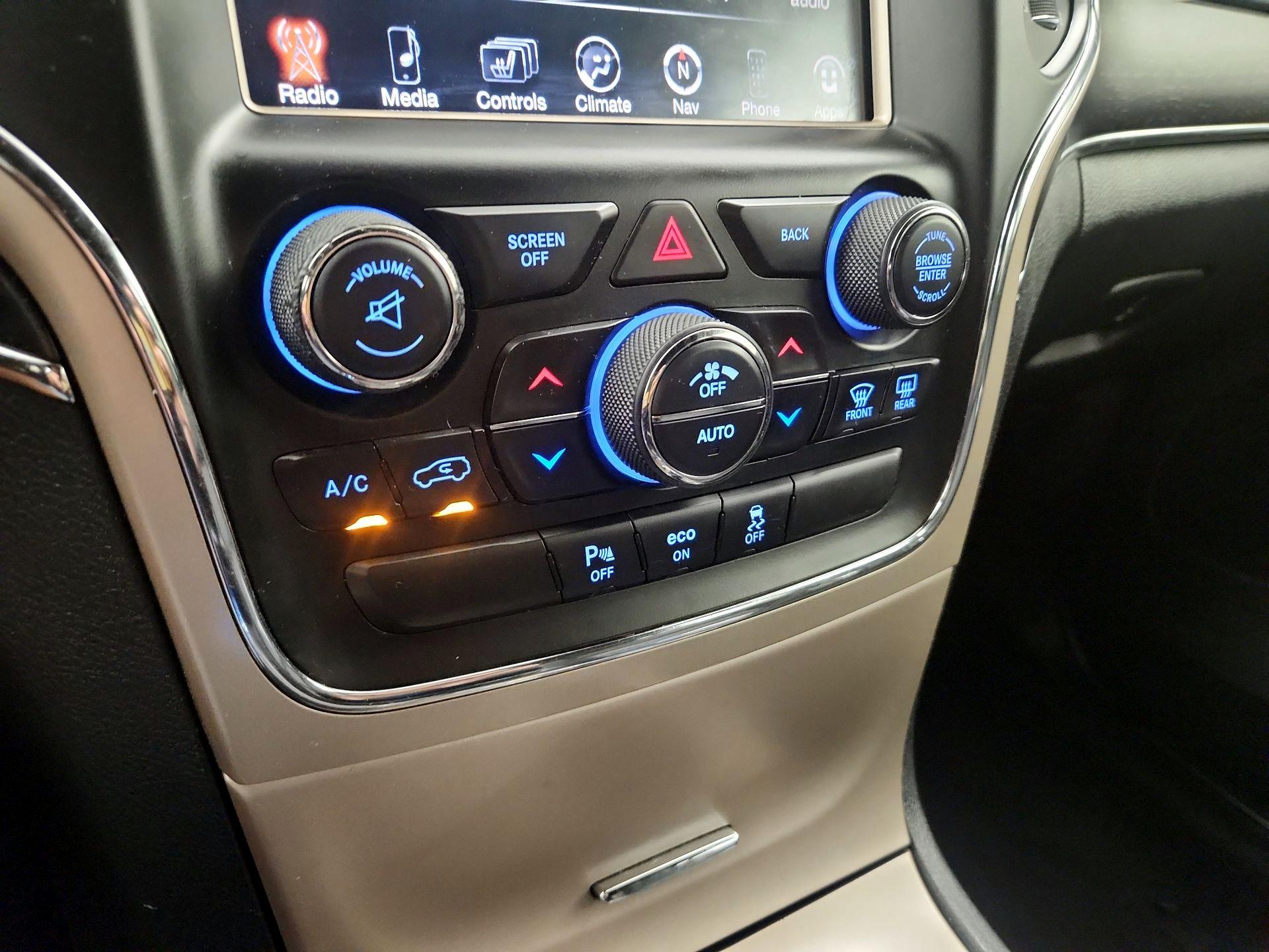 Thumbnail: 2015 Jeep Grand Cherokee - 17