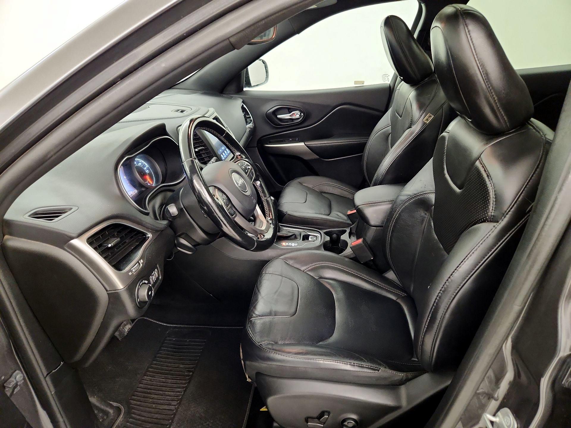 Thumbnail: 2021 Jeep Cherokee - 11