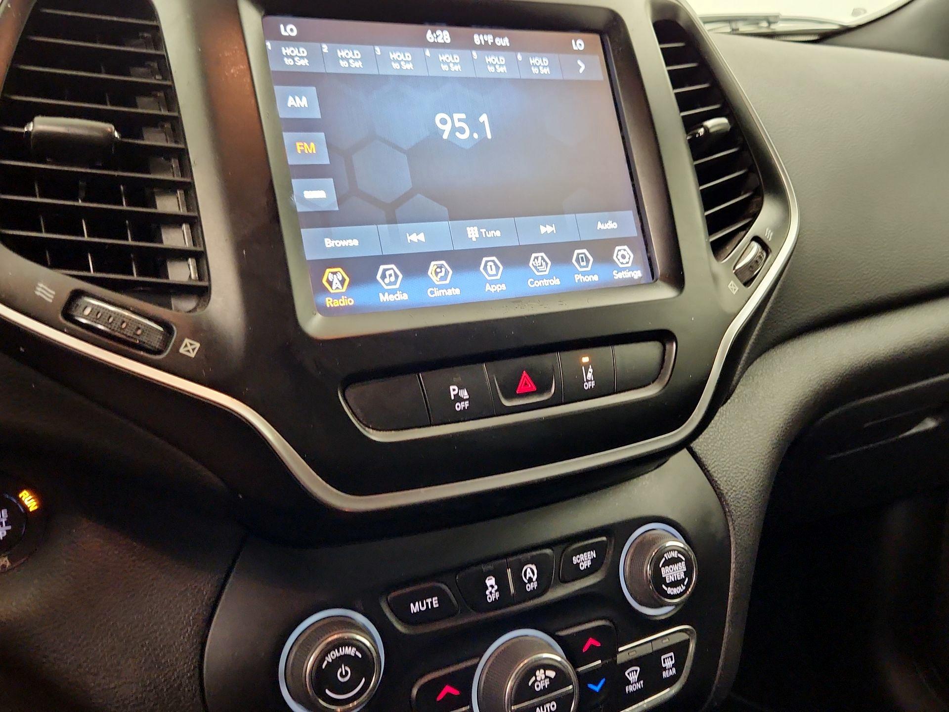 Thumbnail: 2021 Jeep Cherokee - 15