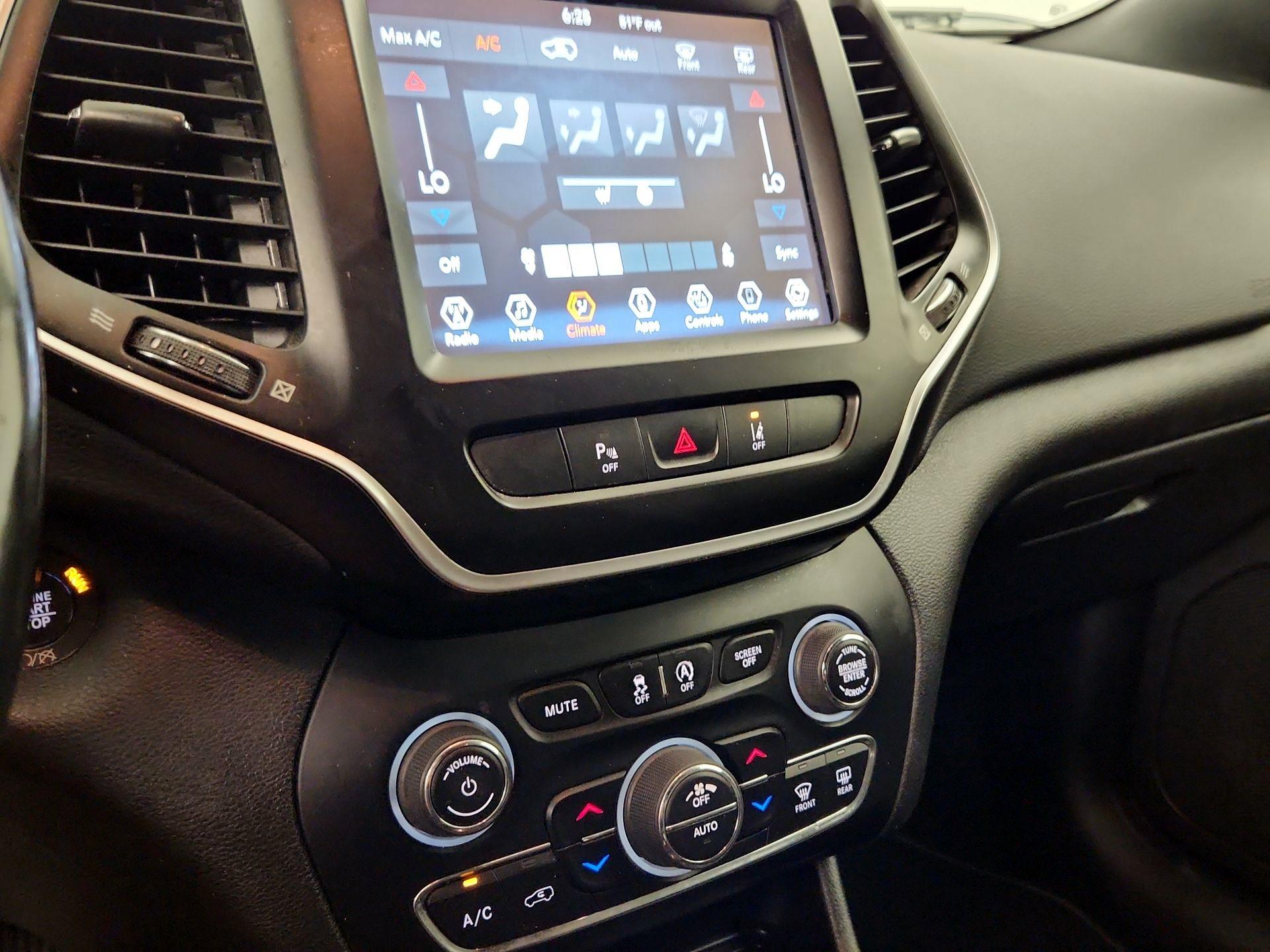 Thumbnail: 2021 Jeep Cherokee - 16