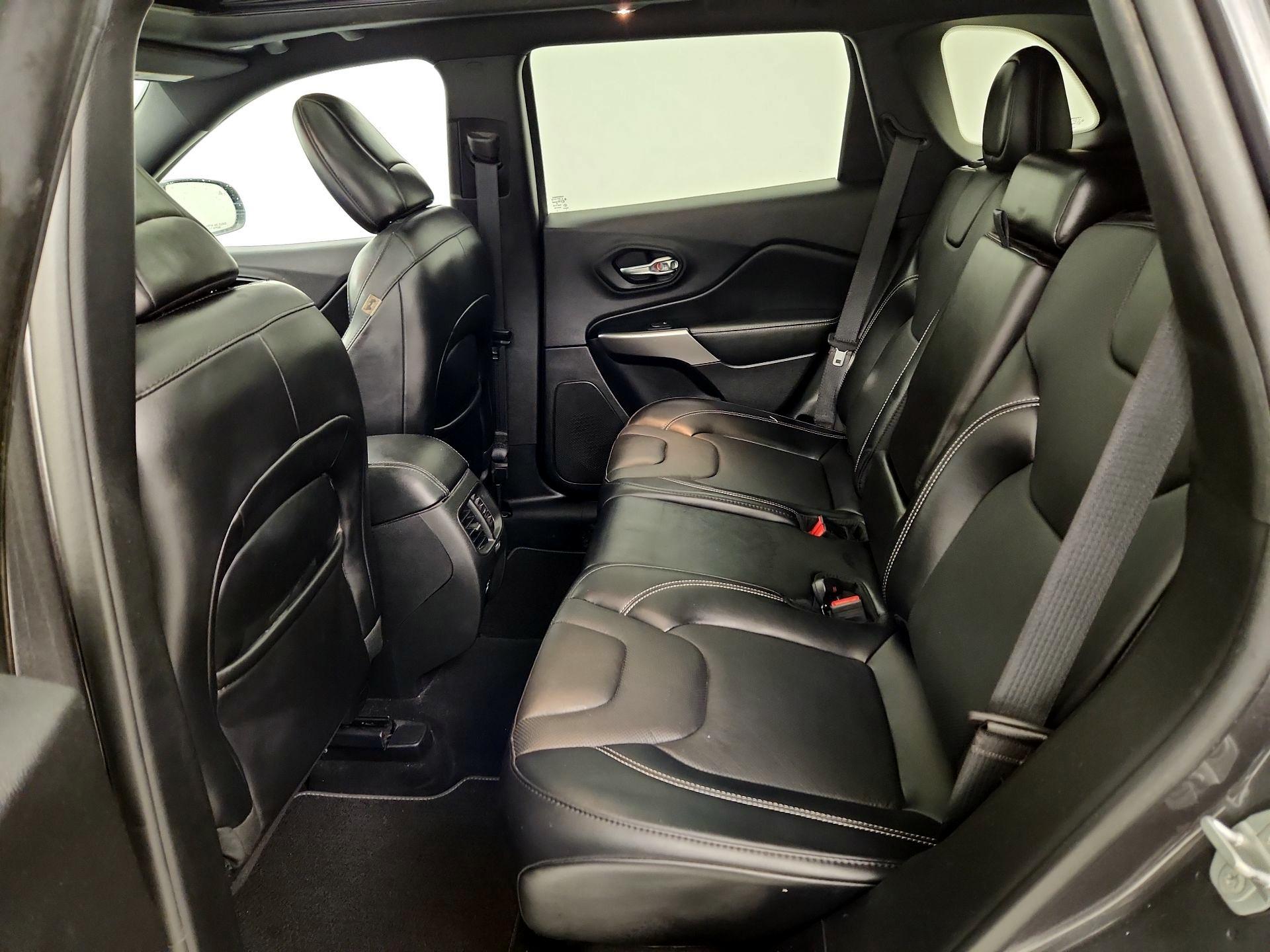 Thumbnail: 2021 Jeep Cherokee - 20