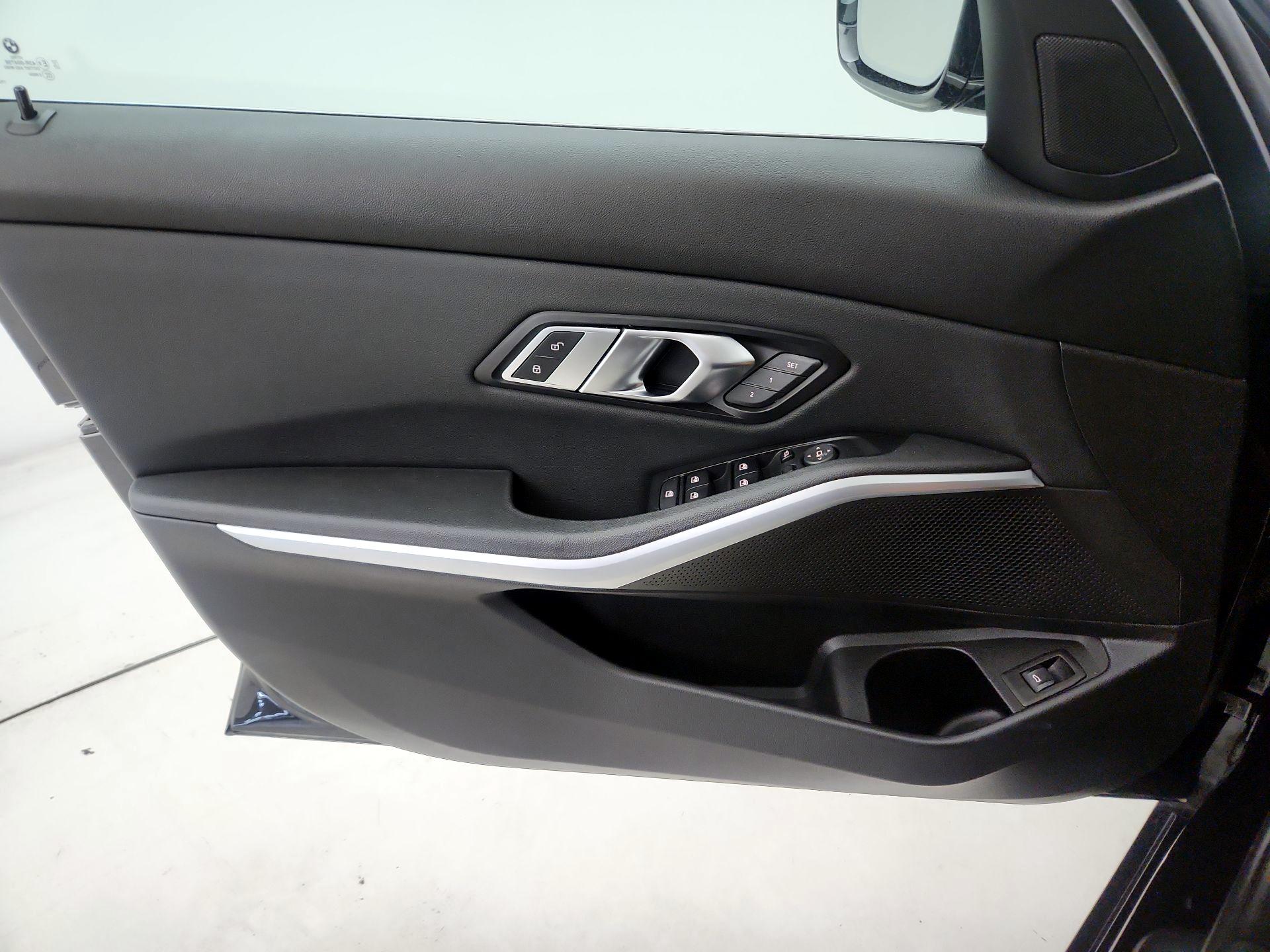 Thumbnail: 2020 BMW 3 Series - 12