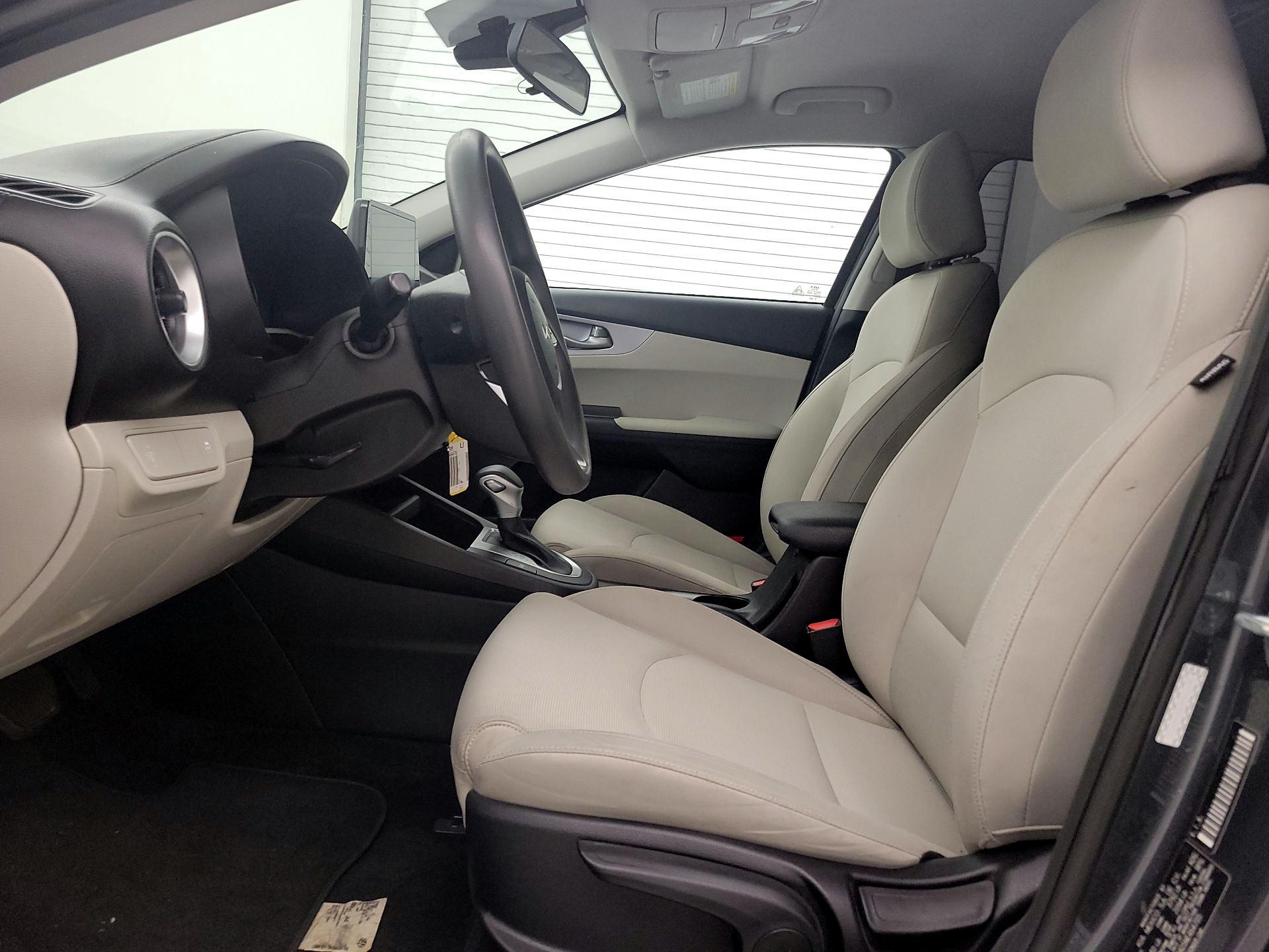 Thumbnail: 2022 Kia Forte - 11