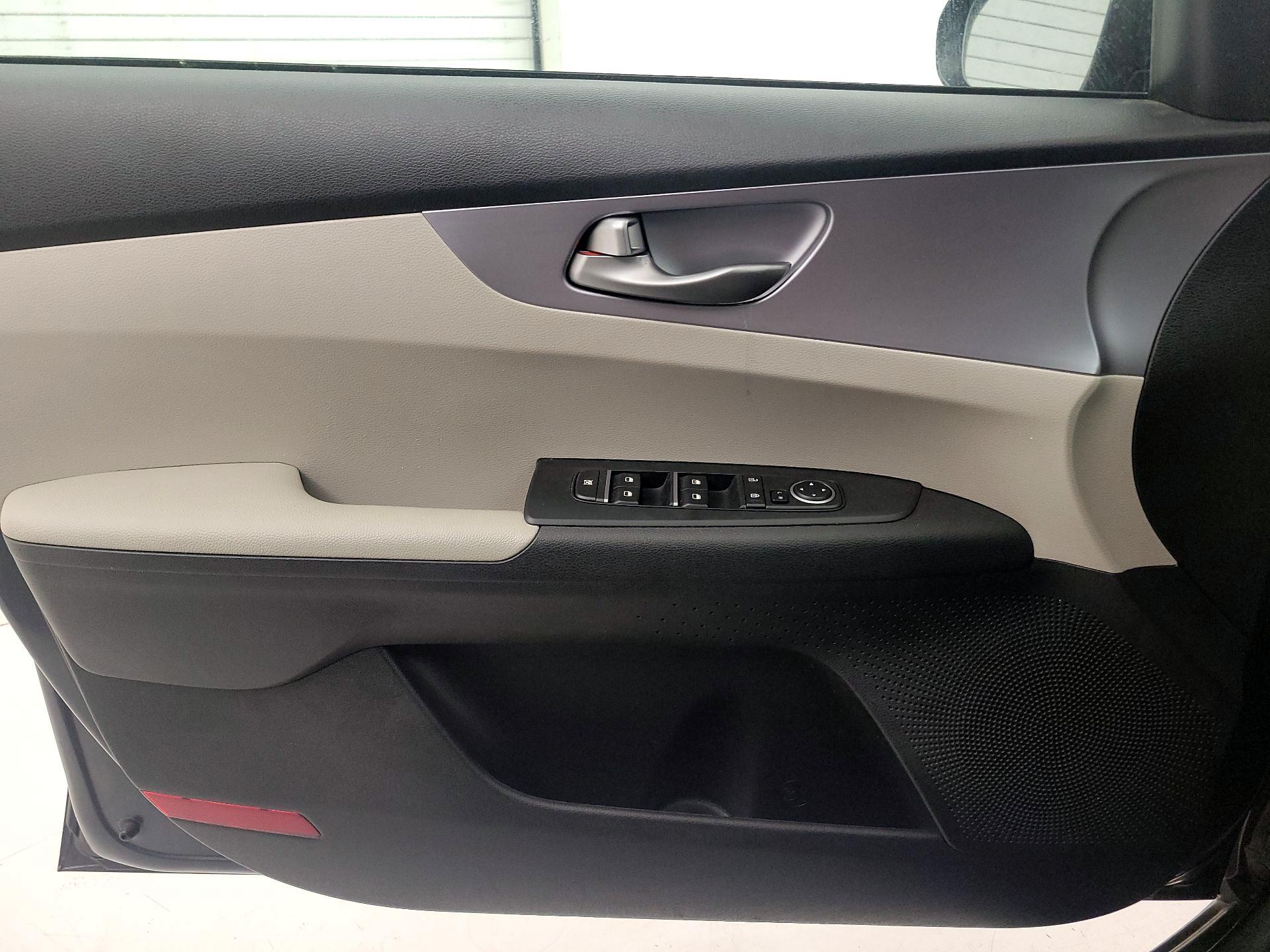 Thumbnail: 2022 Kia Forte - 12