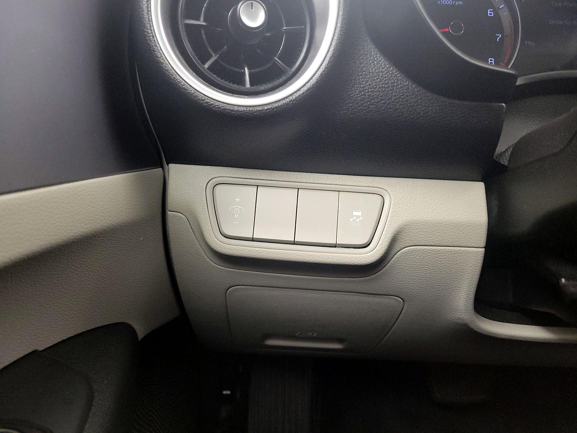 Thumbnail: 2022 Kia Forte - 13