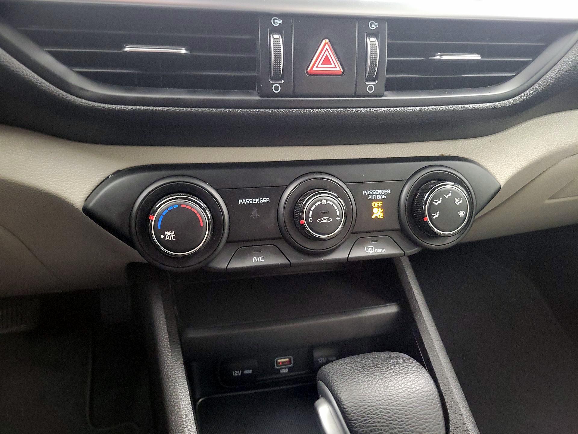 Thumbnail: 2022 Kia Forte - 16