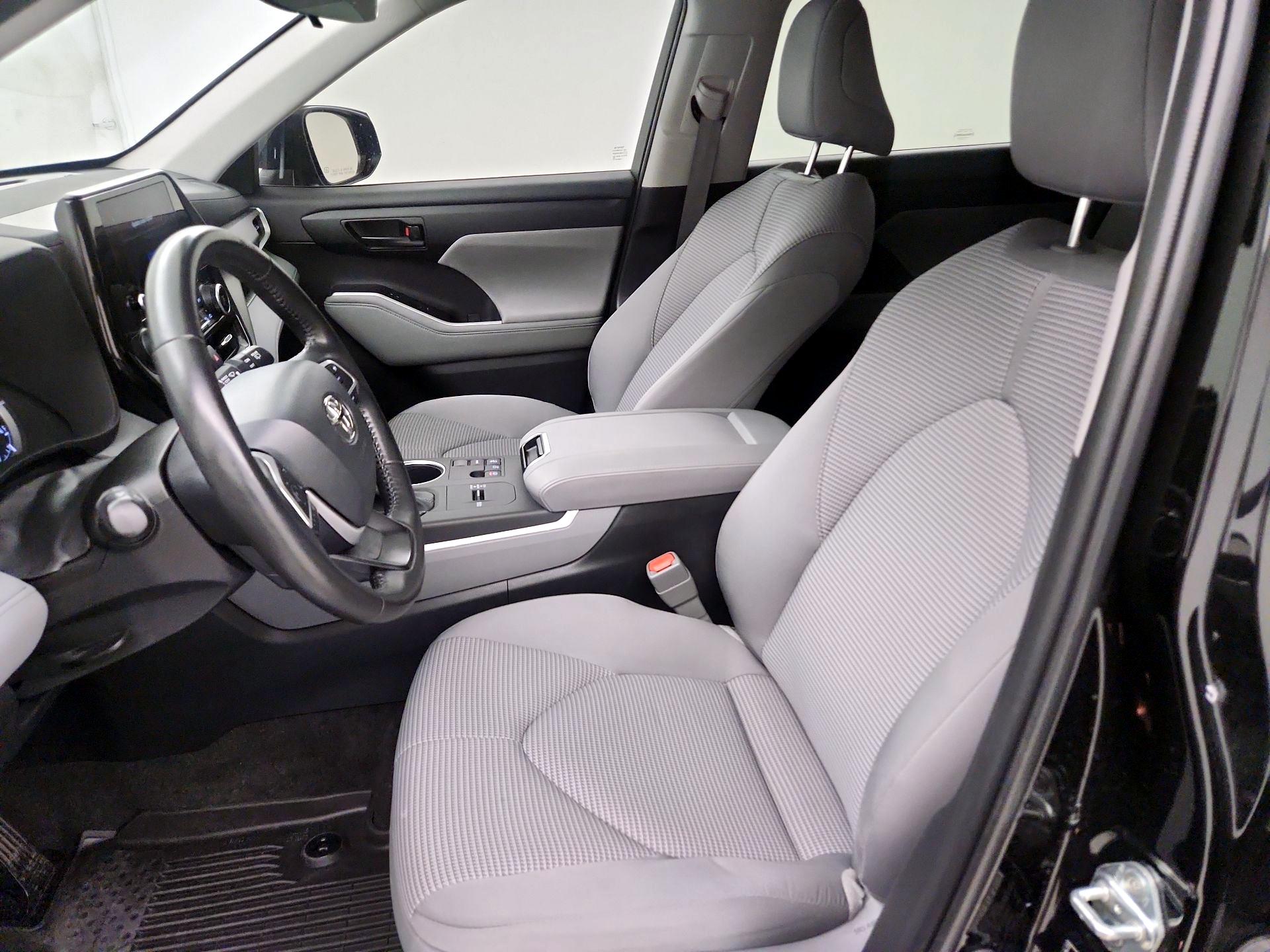 Thumbnail: 2023 Toyota Highlander - 11