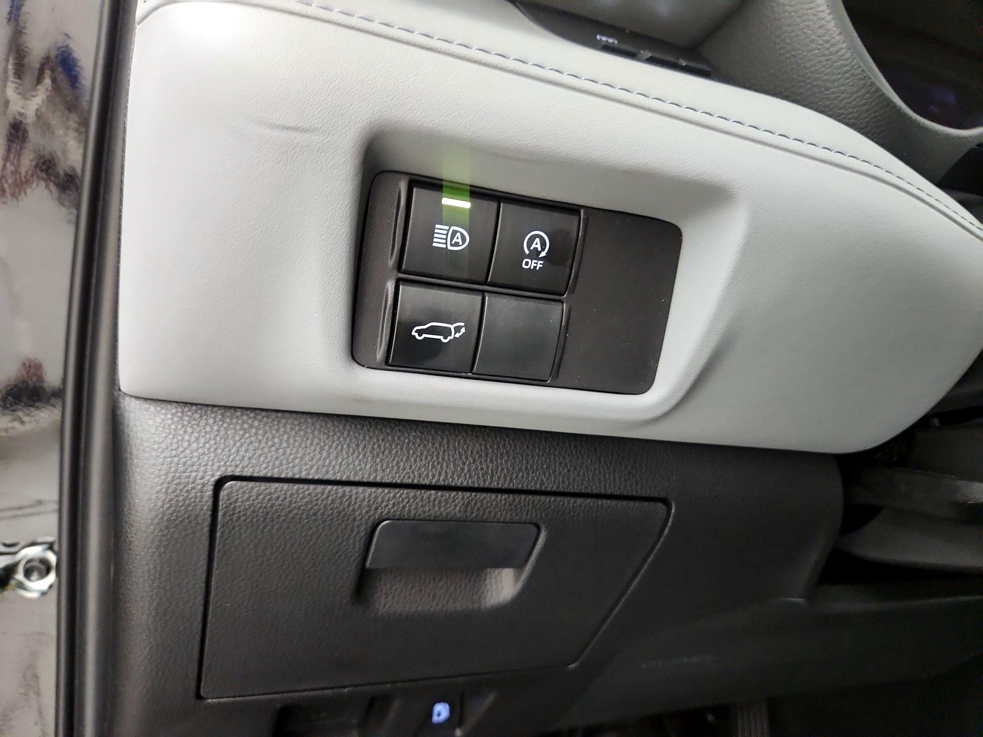 Thumbnail: 2023 Toyota Highlander - 13