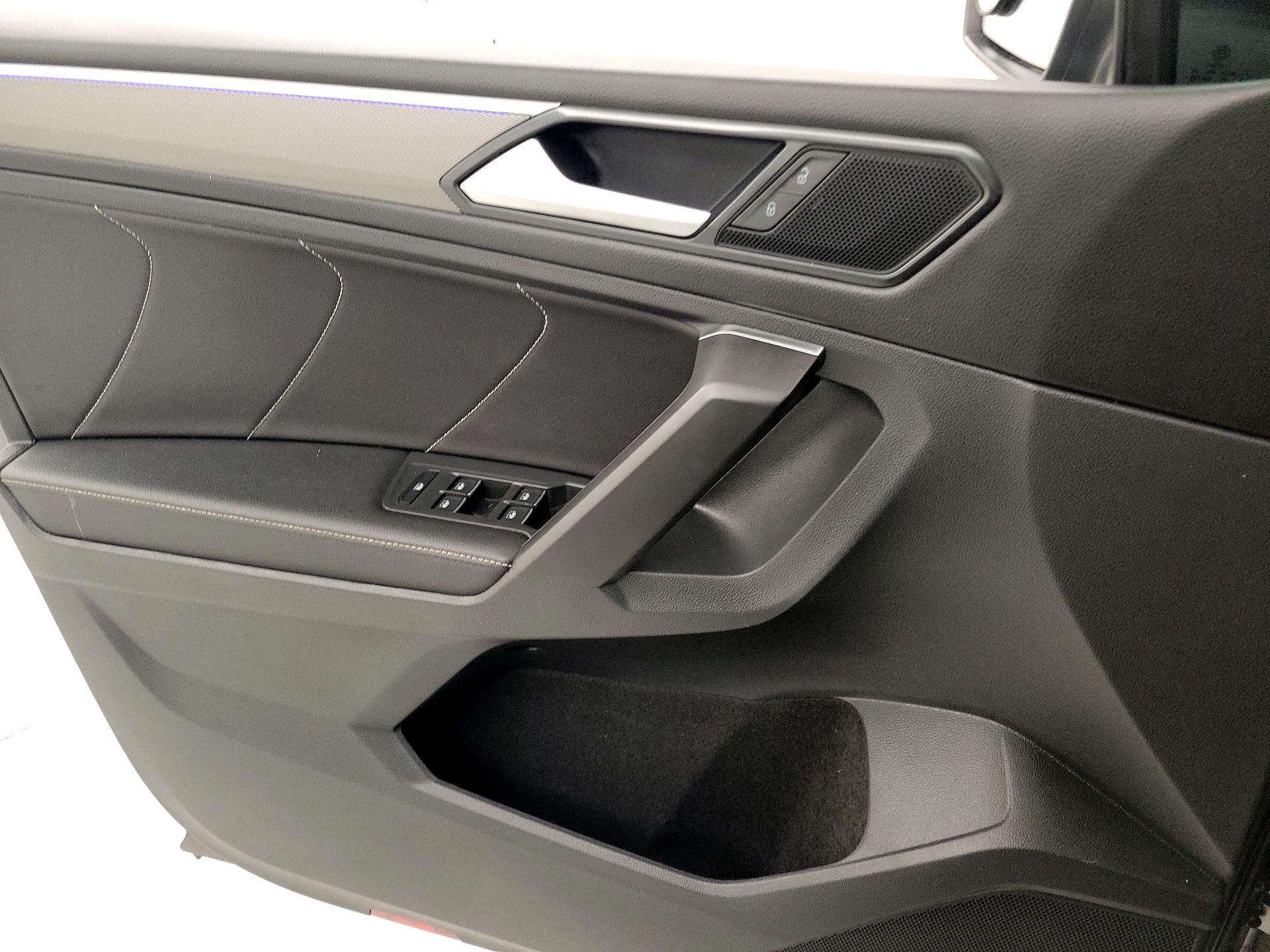 Thumbnail: 2023 Volkswagen Tiguan - 12