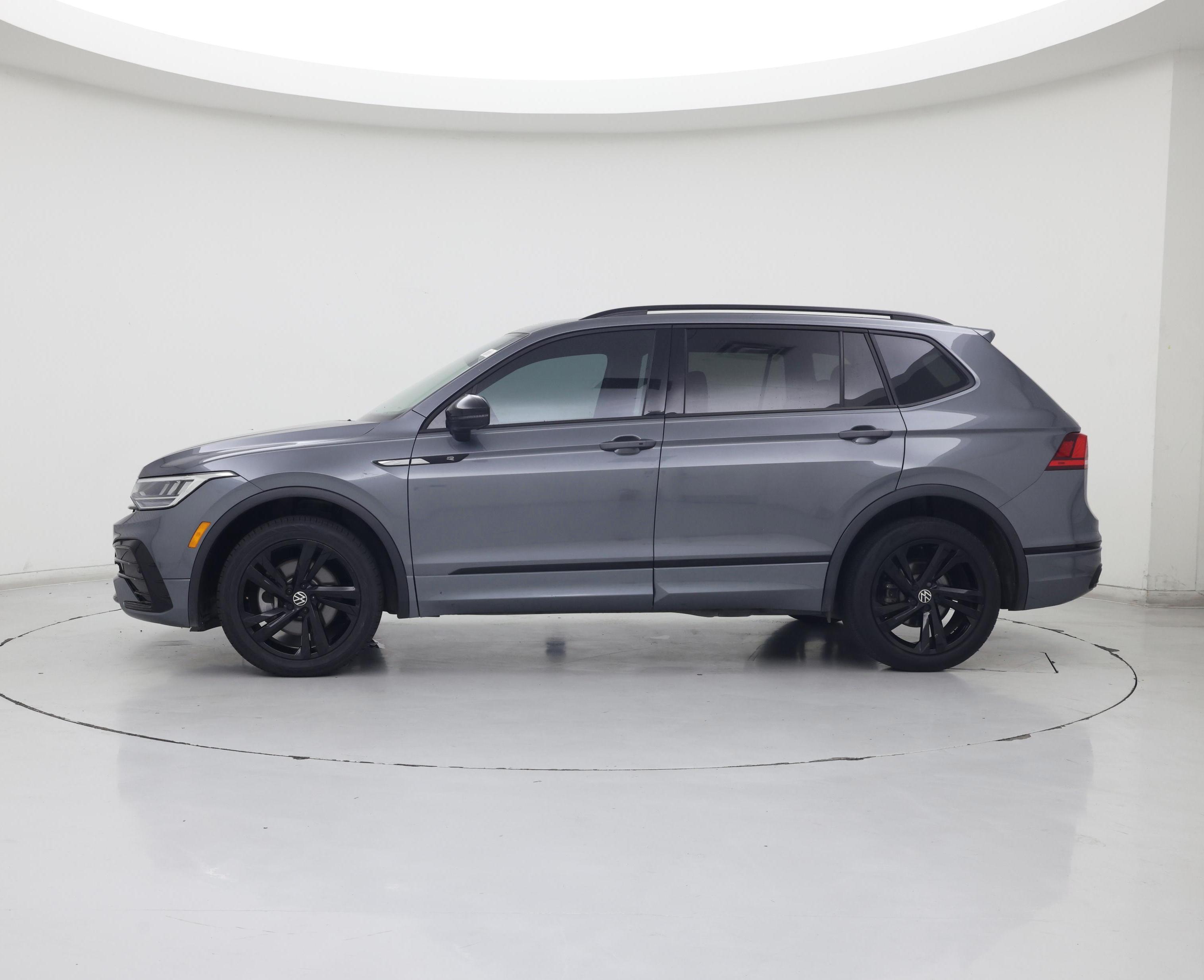 Thumbnail: 2023 Volkswagen Tiguan - 3