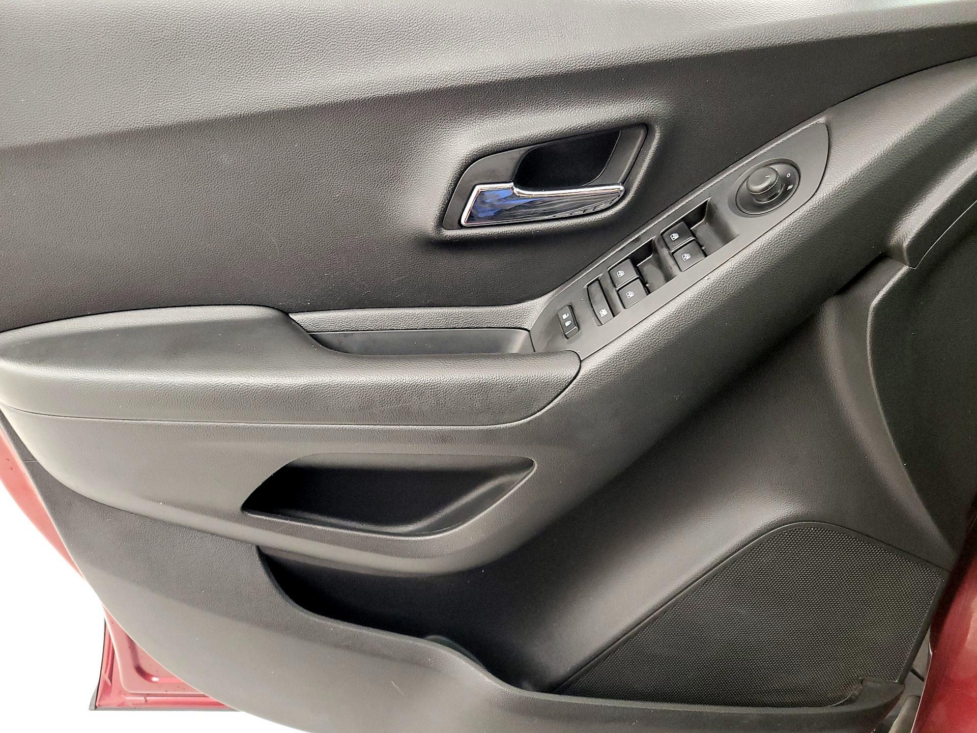 Thumbnail: 2021 Chevrolet Trax - 12