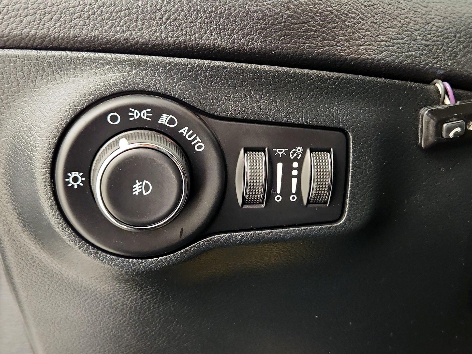 Thumbnail: 2021 Jeep Compass - 13