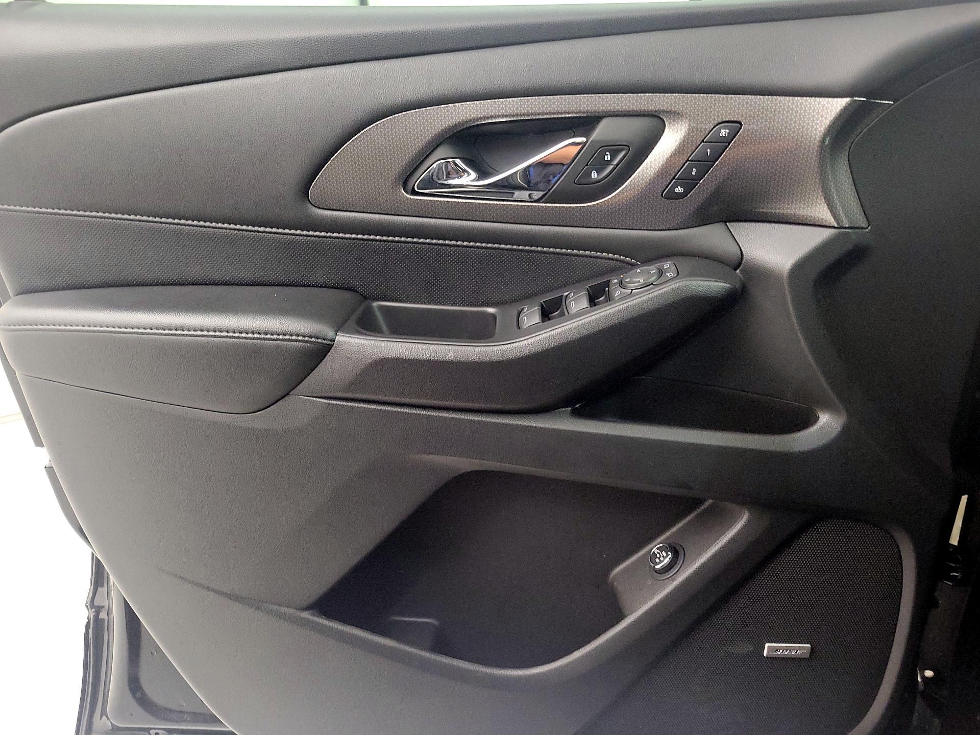 Thumbnail: 2023 Chevrolet Traverse - 12