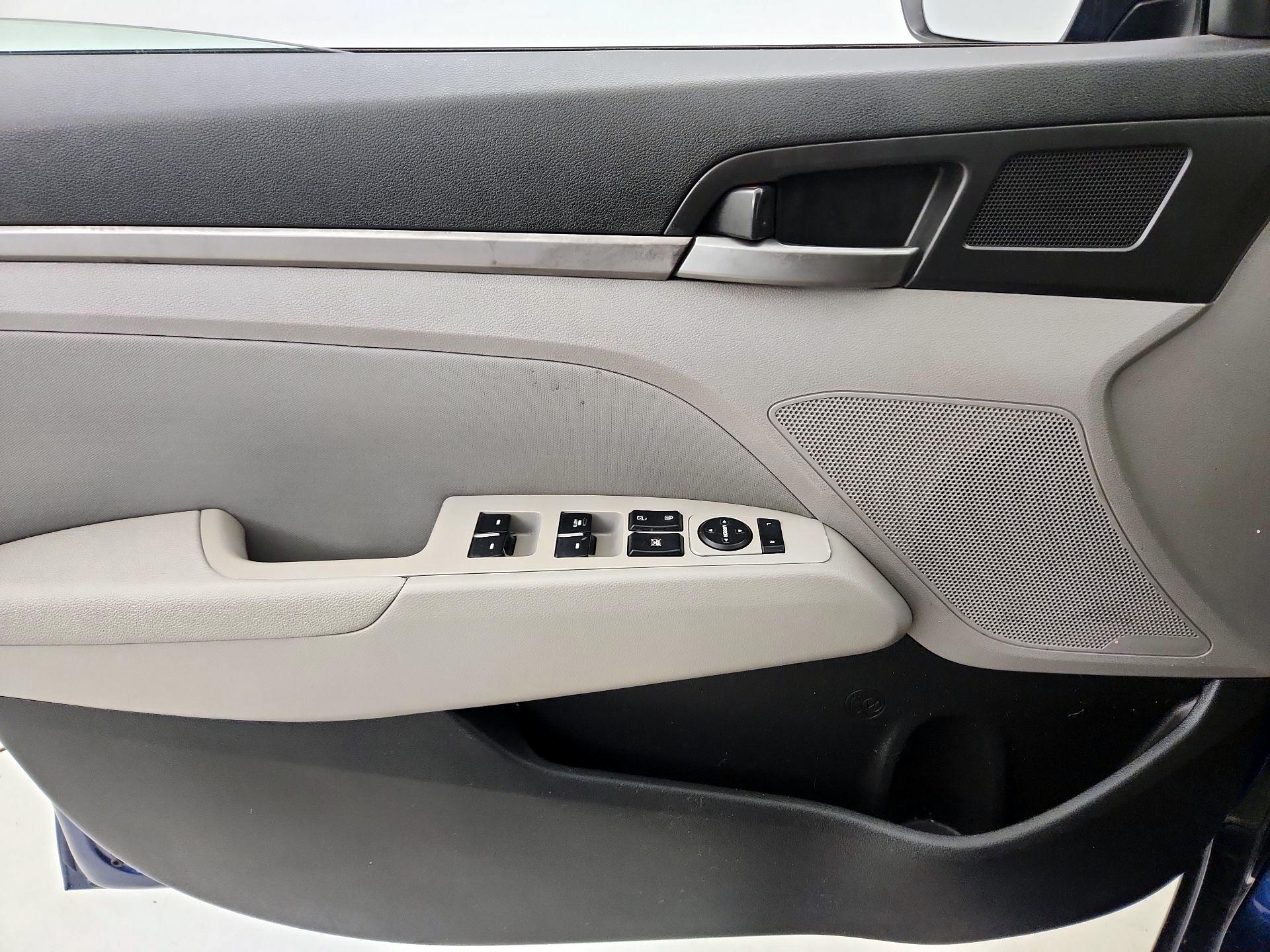 Thumbnail: 2017 Hyundai Elantra - 12