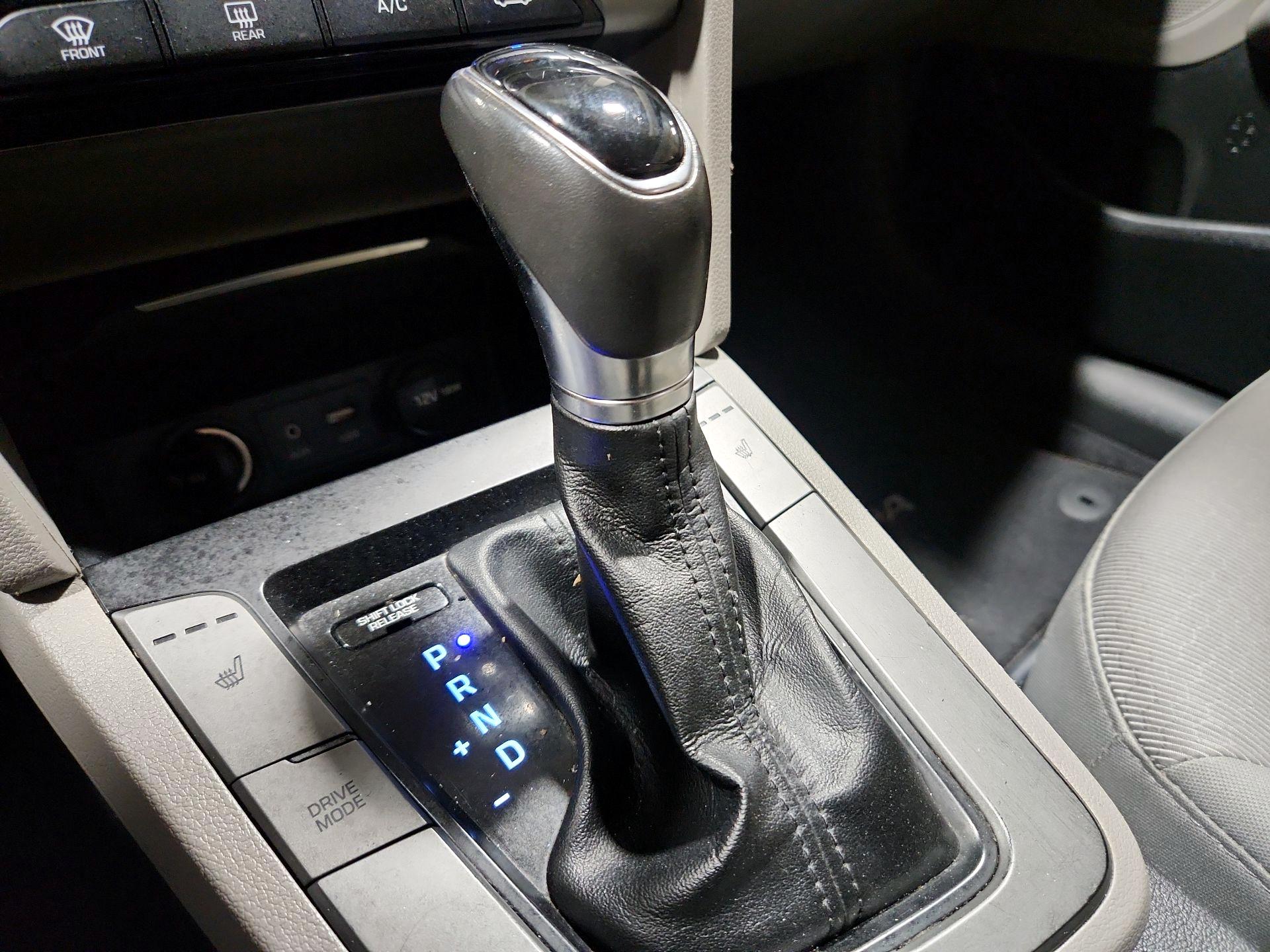 Thumbnail: 2017 Hyundai Elantra - 15