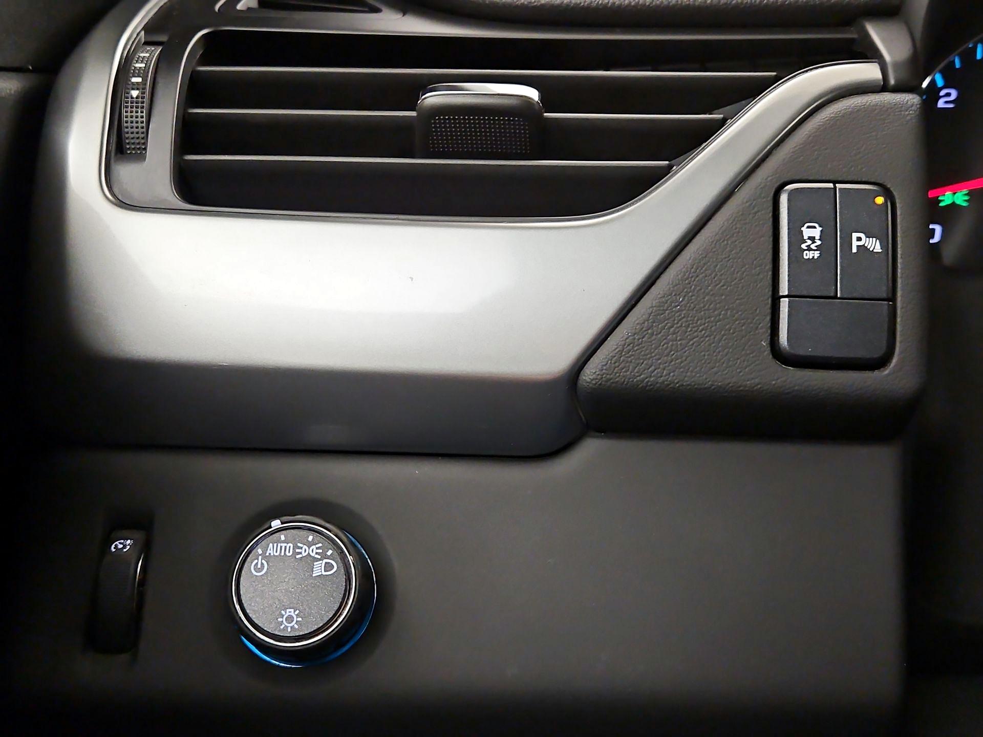 Thumbnail: 2018 Chevrolet Suburban - 13