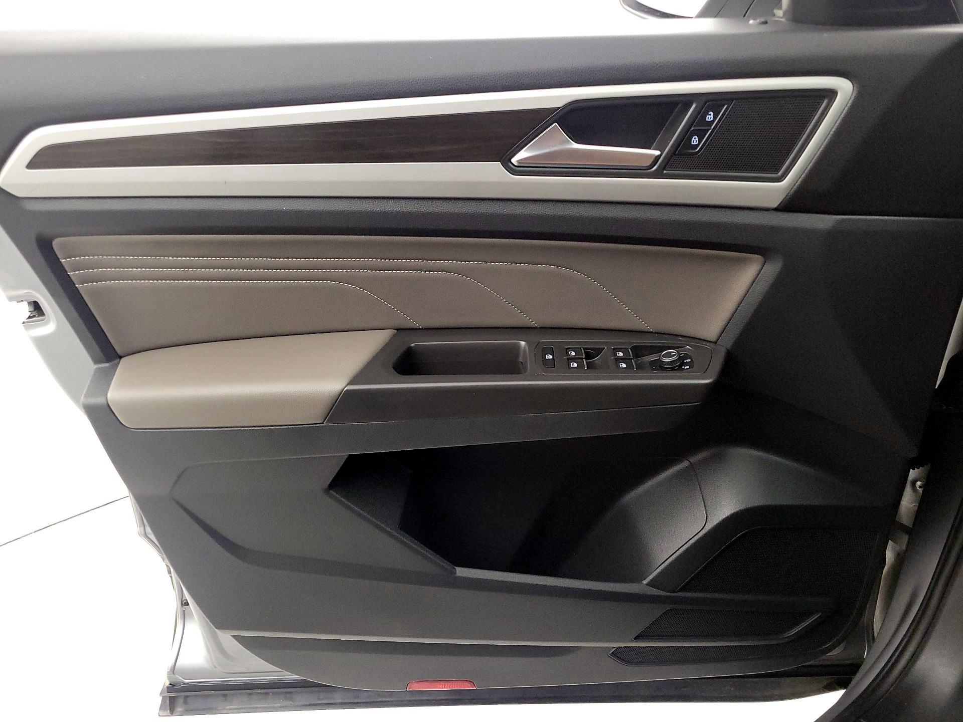 Thumbnail: 2022 Volkswagen Atlas - 12