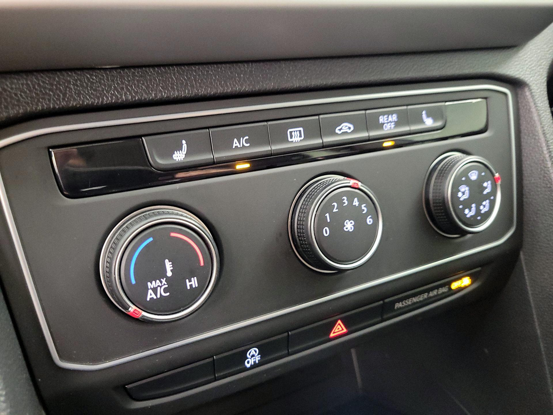 Thumbnail: 2022 Volkswagen Atlas - 16