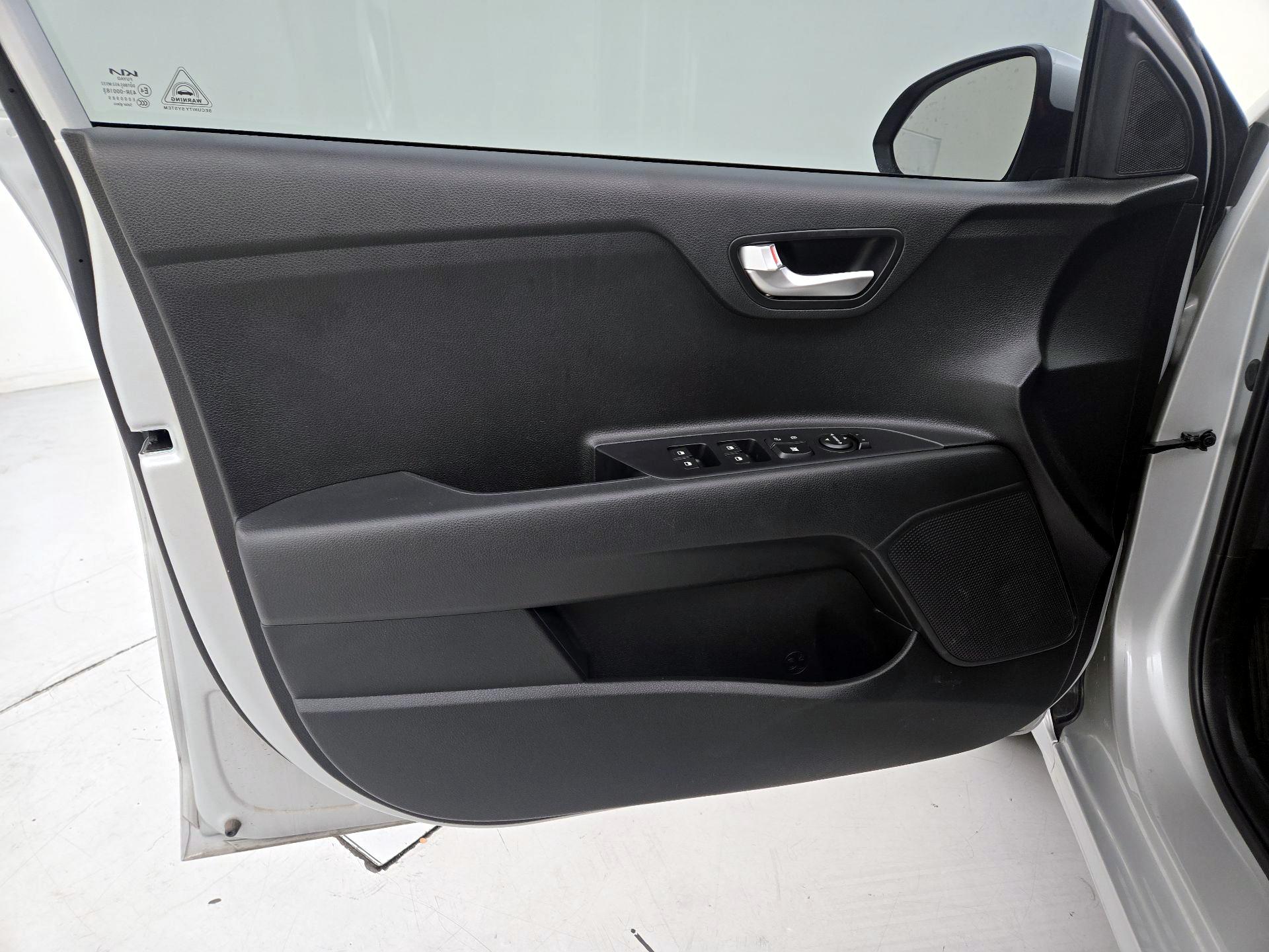 Thumbnail: 2023 Kia Rio - 12