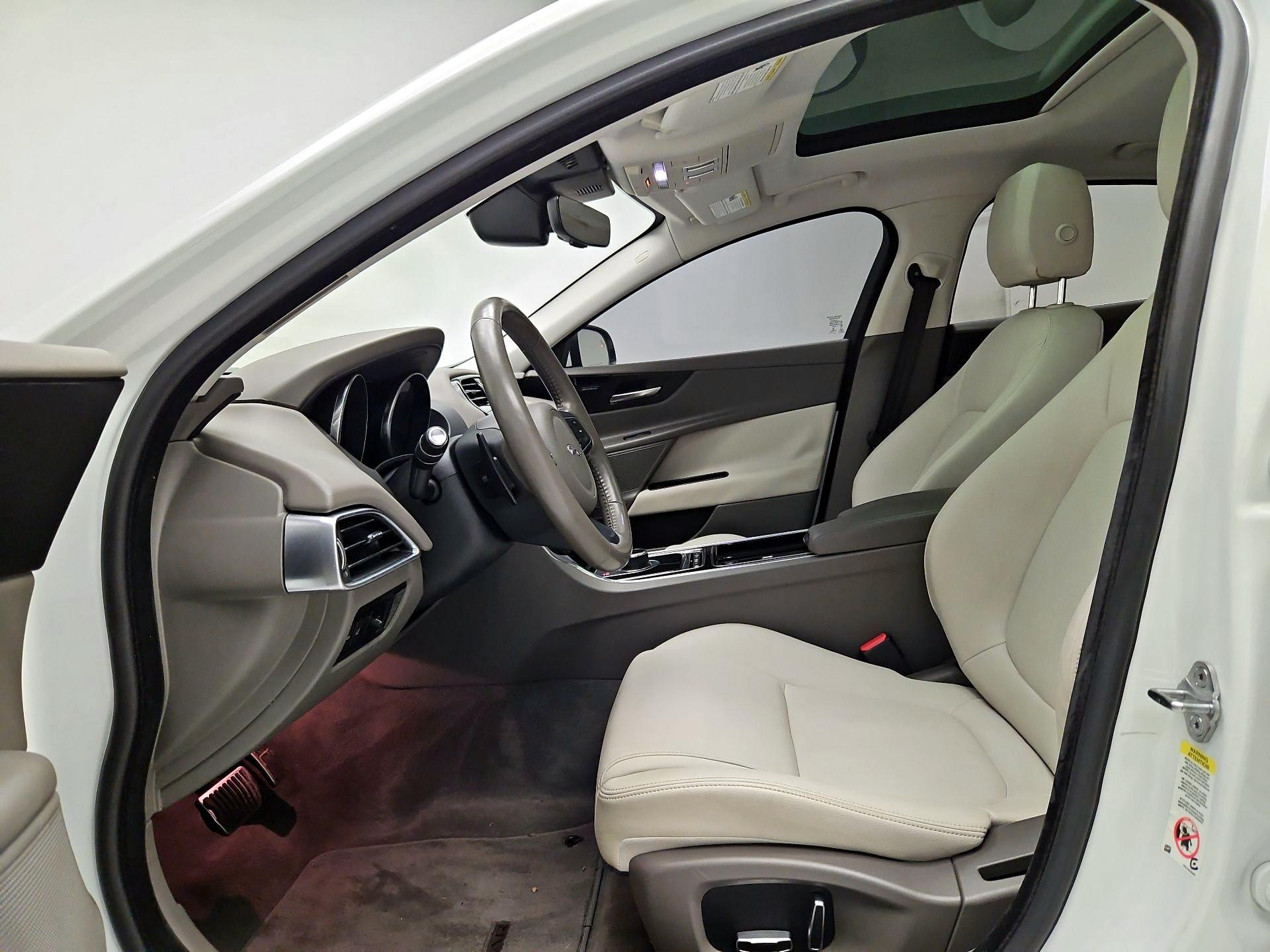 Thumbnail: 2019 Jaguar XE - 11