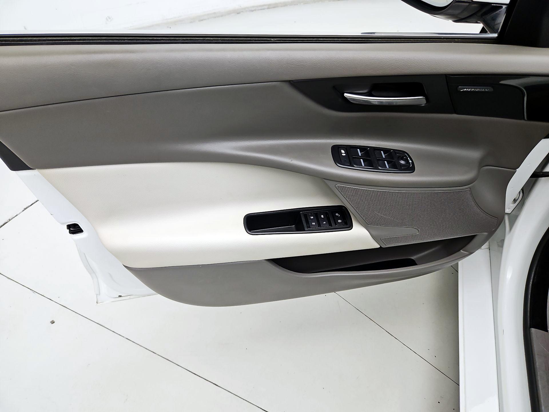 Thumbnail: 2019 Jaguar XE - 12