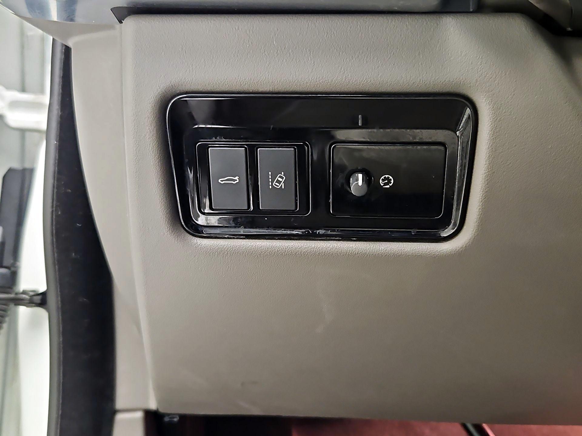 Thumbnail: 2019 Jaguar XE - 13