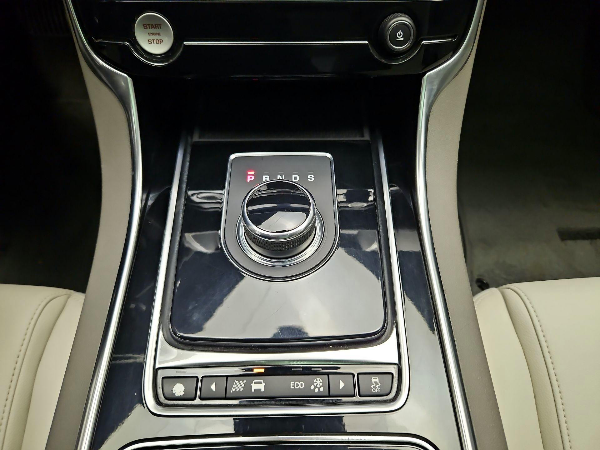 Thumbnail: 2019 Jaguar XE - 17