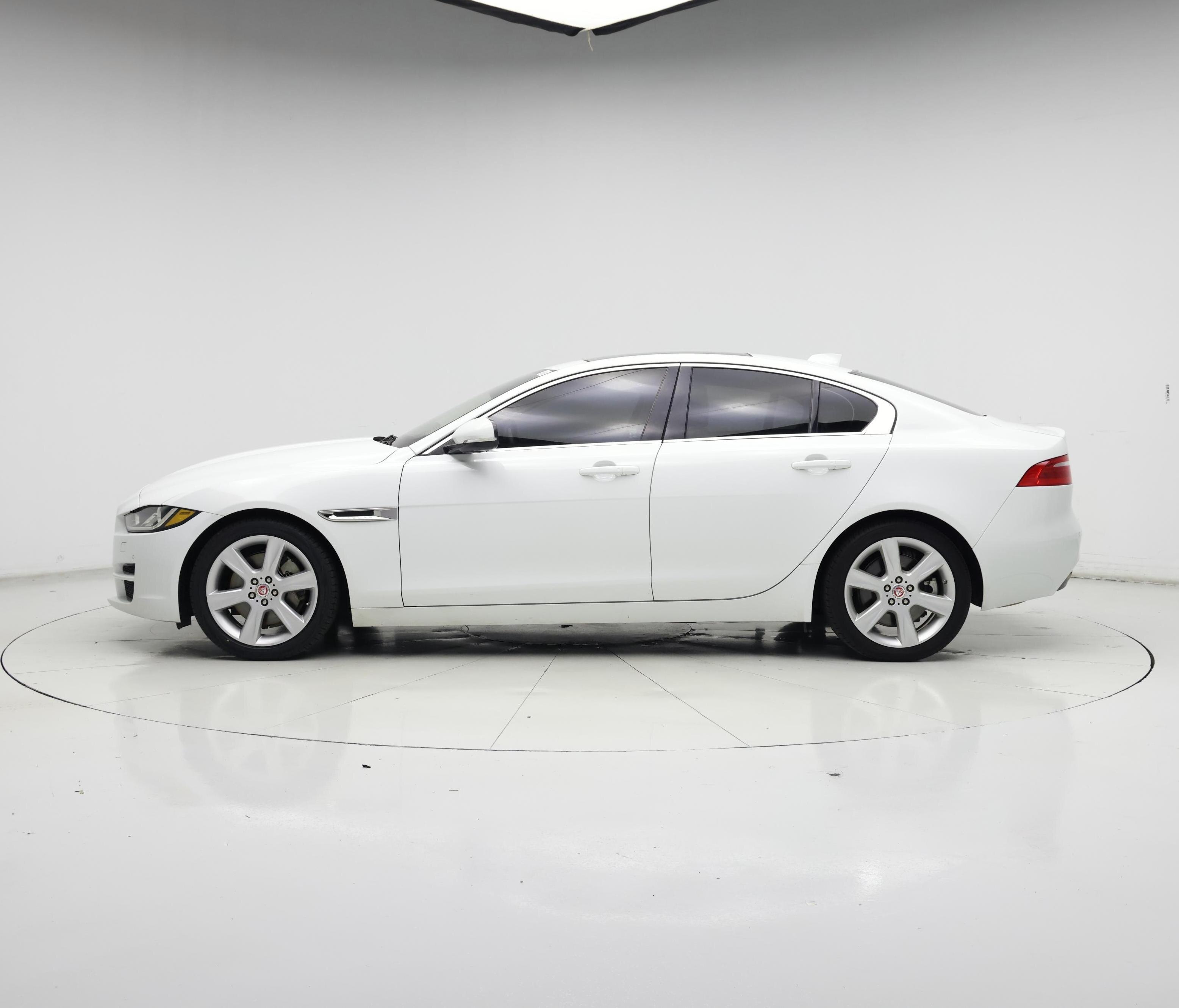 Thumbnail: 2019 Jaguar XE - 3