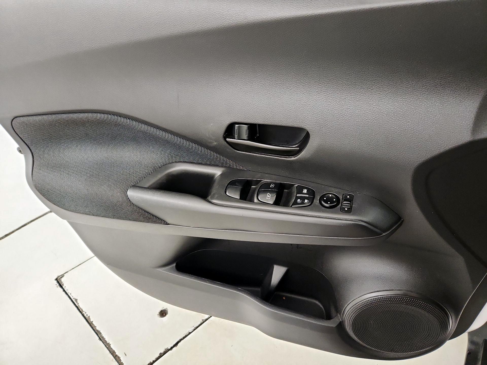 Thumbnail: 2020 Nissan Kicks - 12