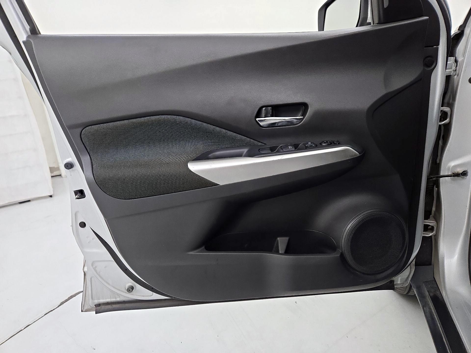 Thumbnail: 2020 Nissan Kicks - 12