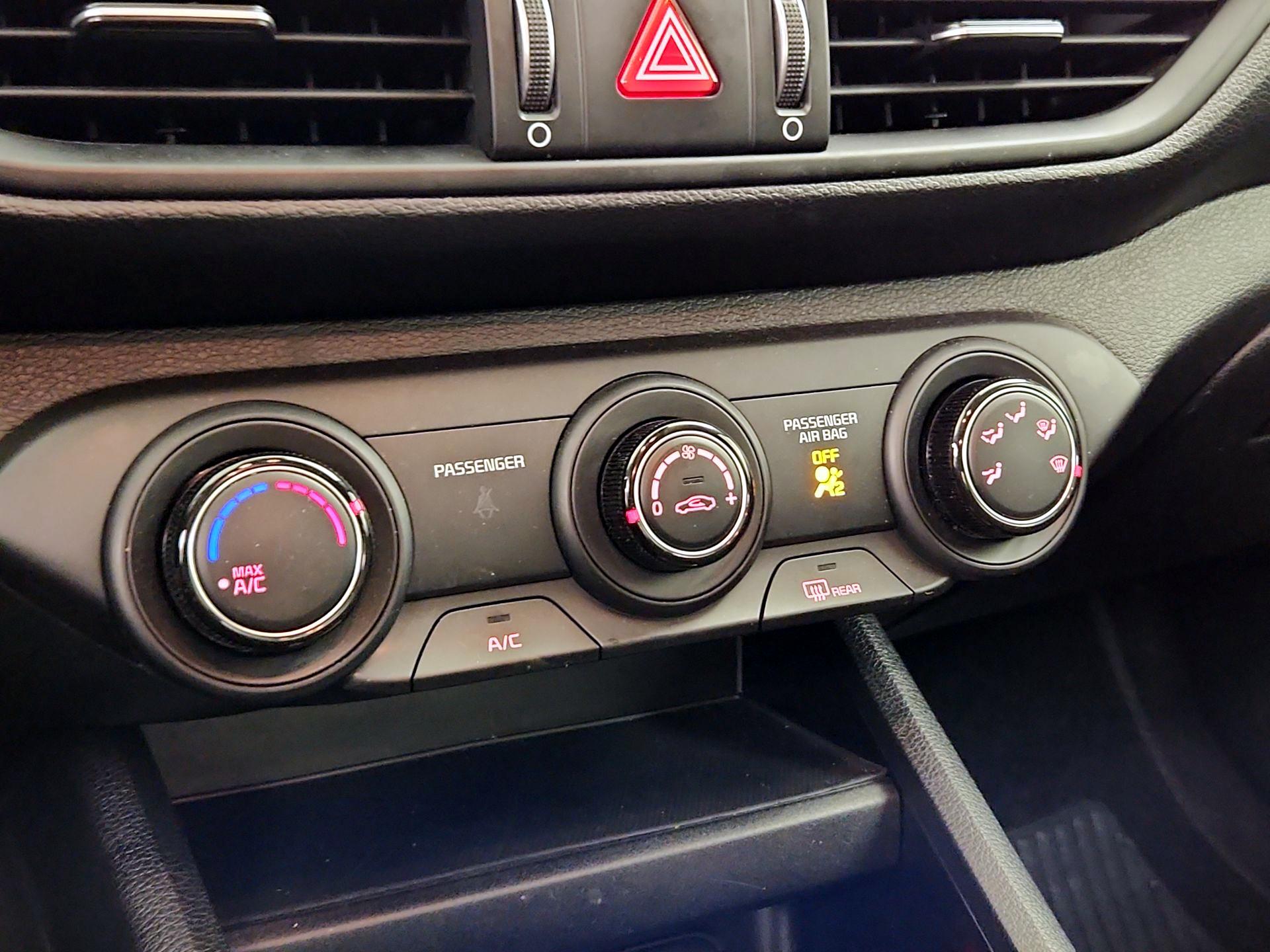 Thumbnail: 2024 Kia Forte - 16