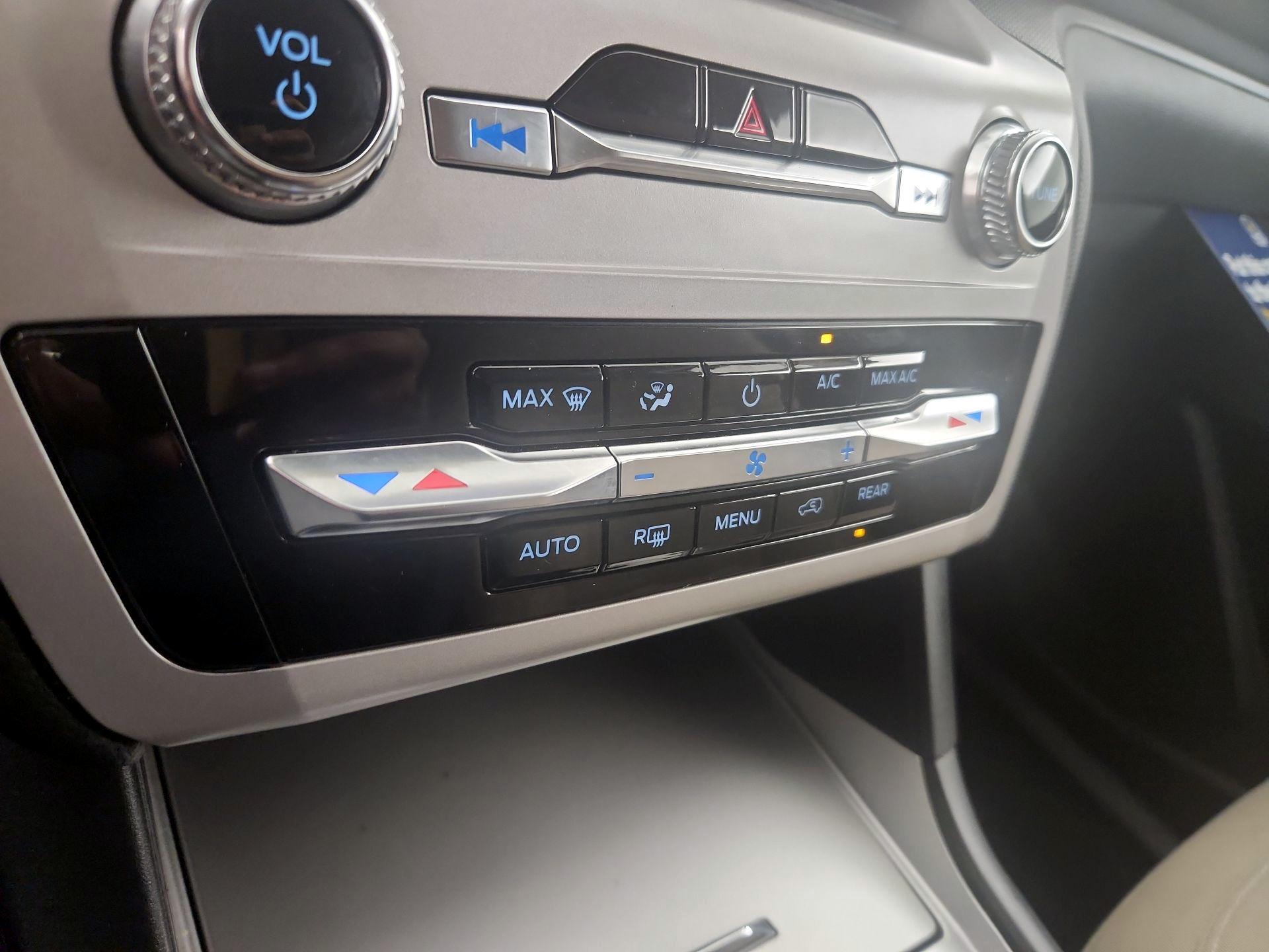 Thumbnail: 2023 Ford Explorer - 16