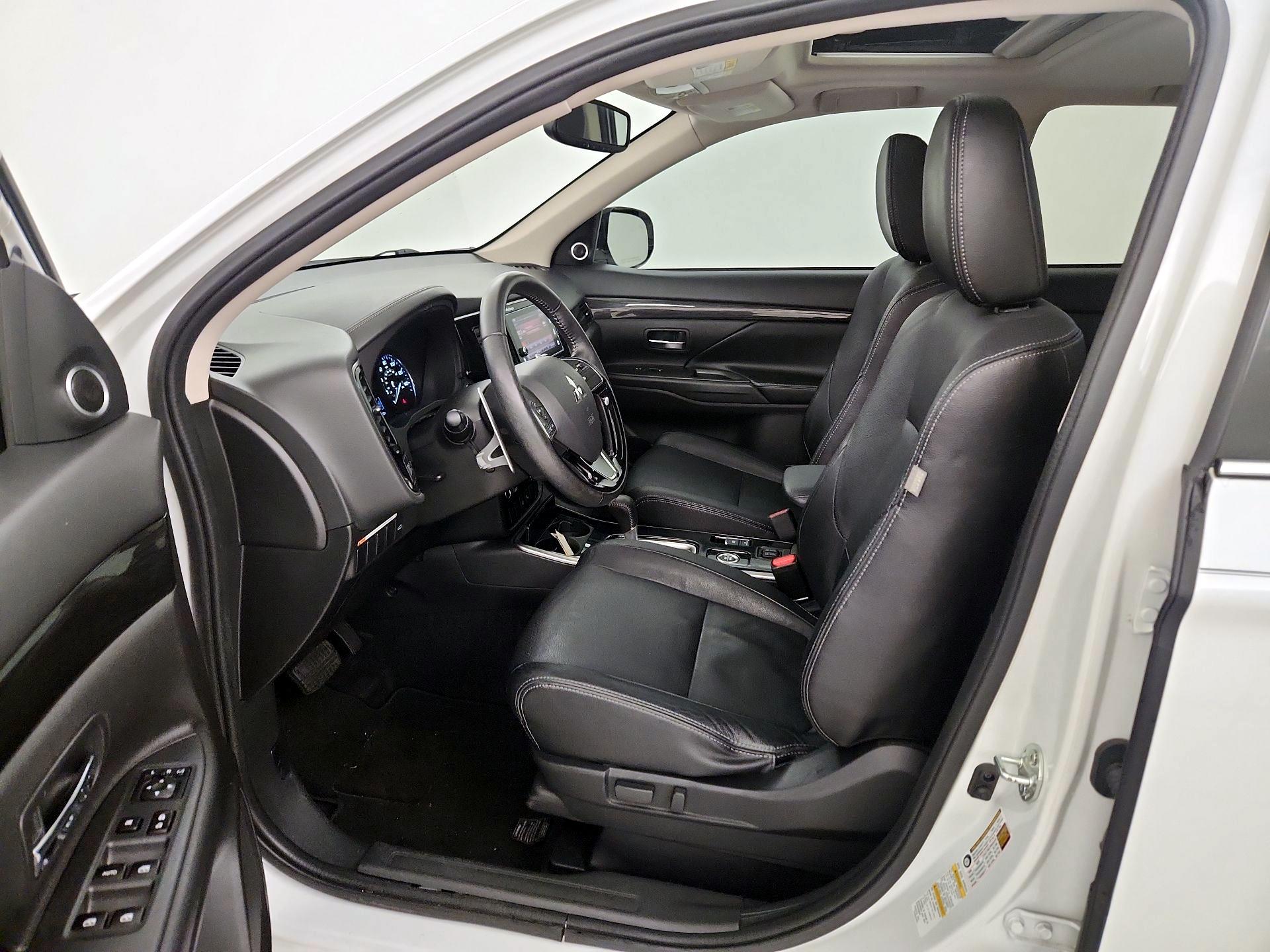 Thumbnail: 2018 Mitsubishi Outlander - 11