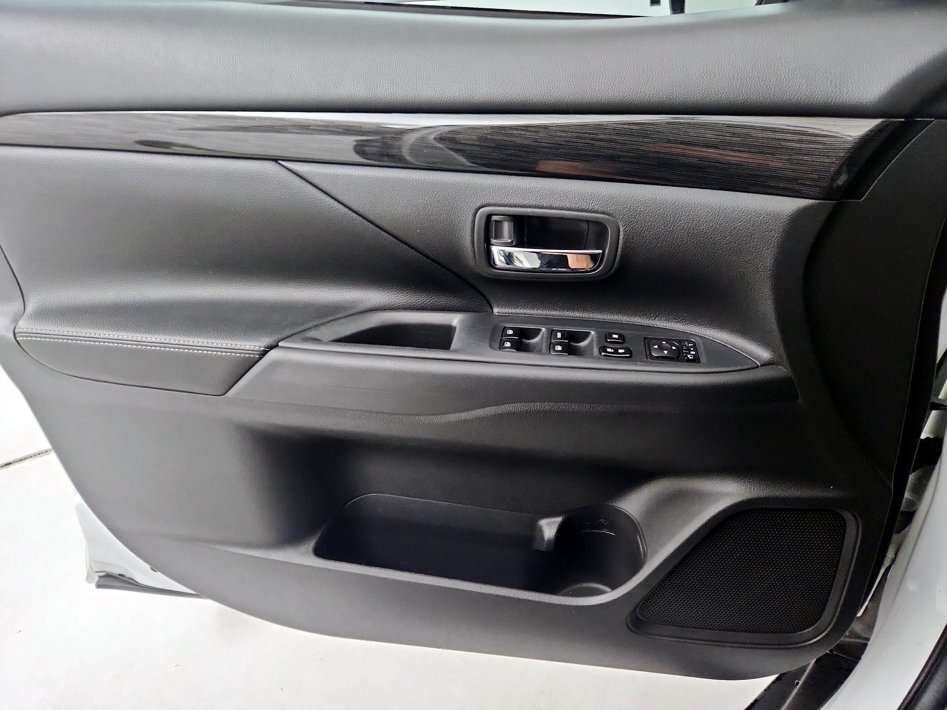 Thumbnail: 2018 Mitsubishi Outlander - 12