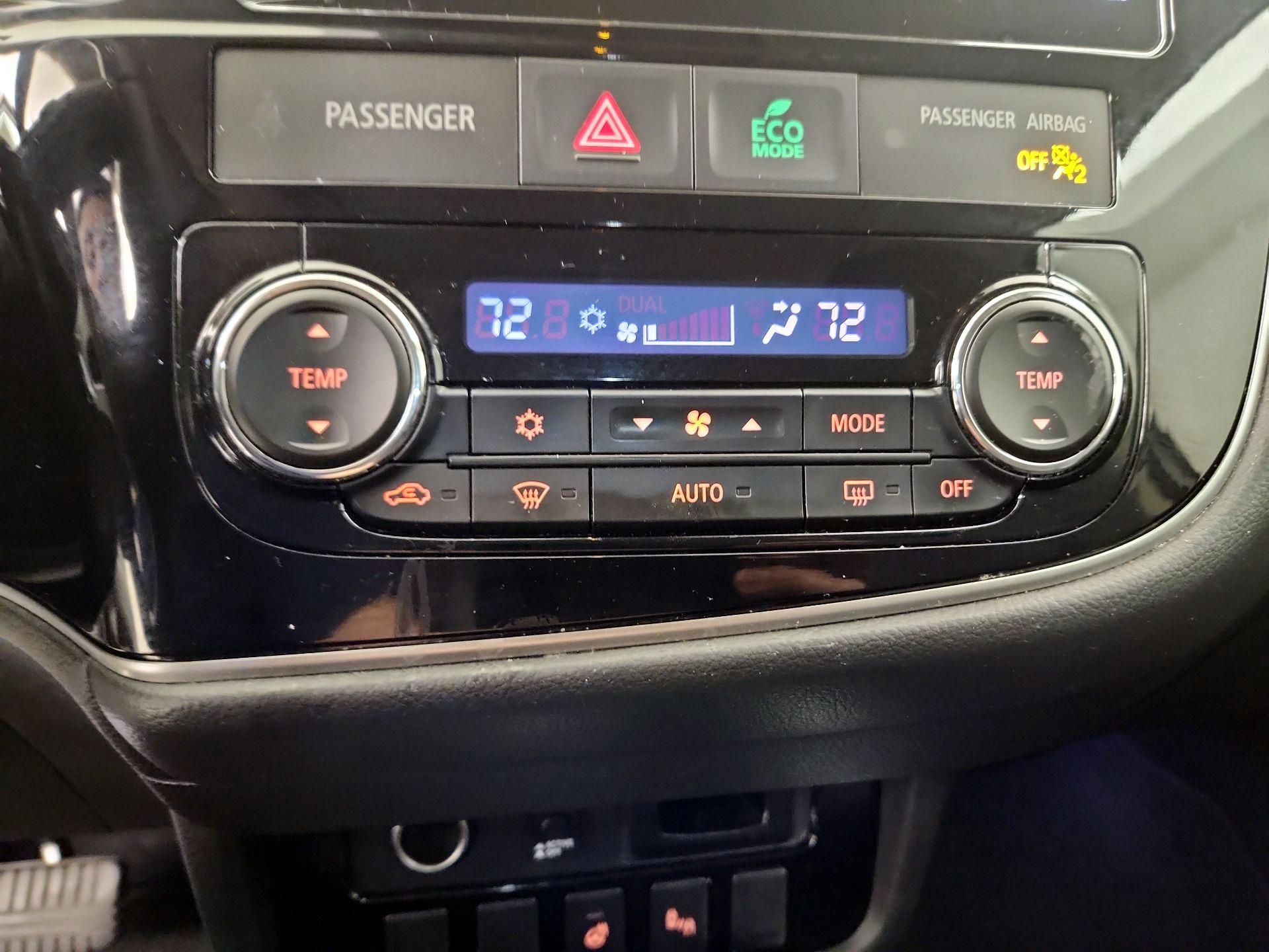 Thumbnail: 2018 Mitsubishi Outlander - 16