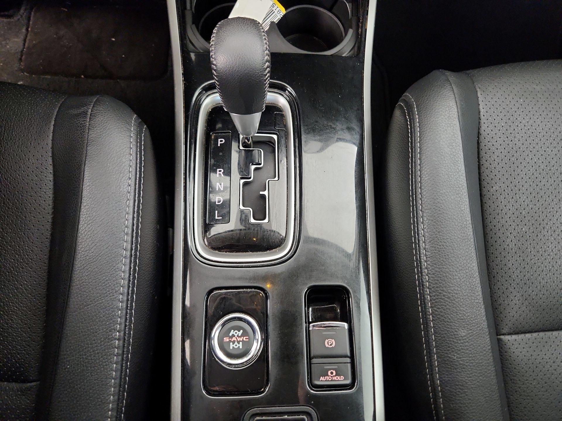 Thumbnail: 2018 Mitsubishi Outlander - 17