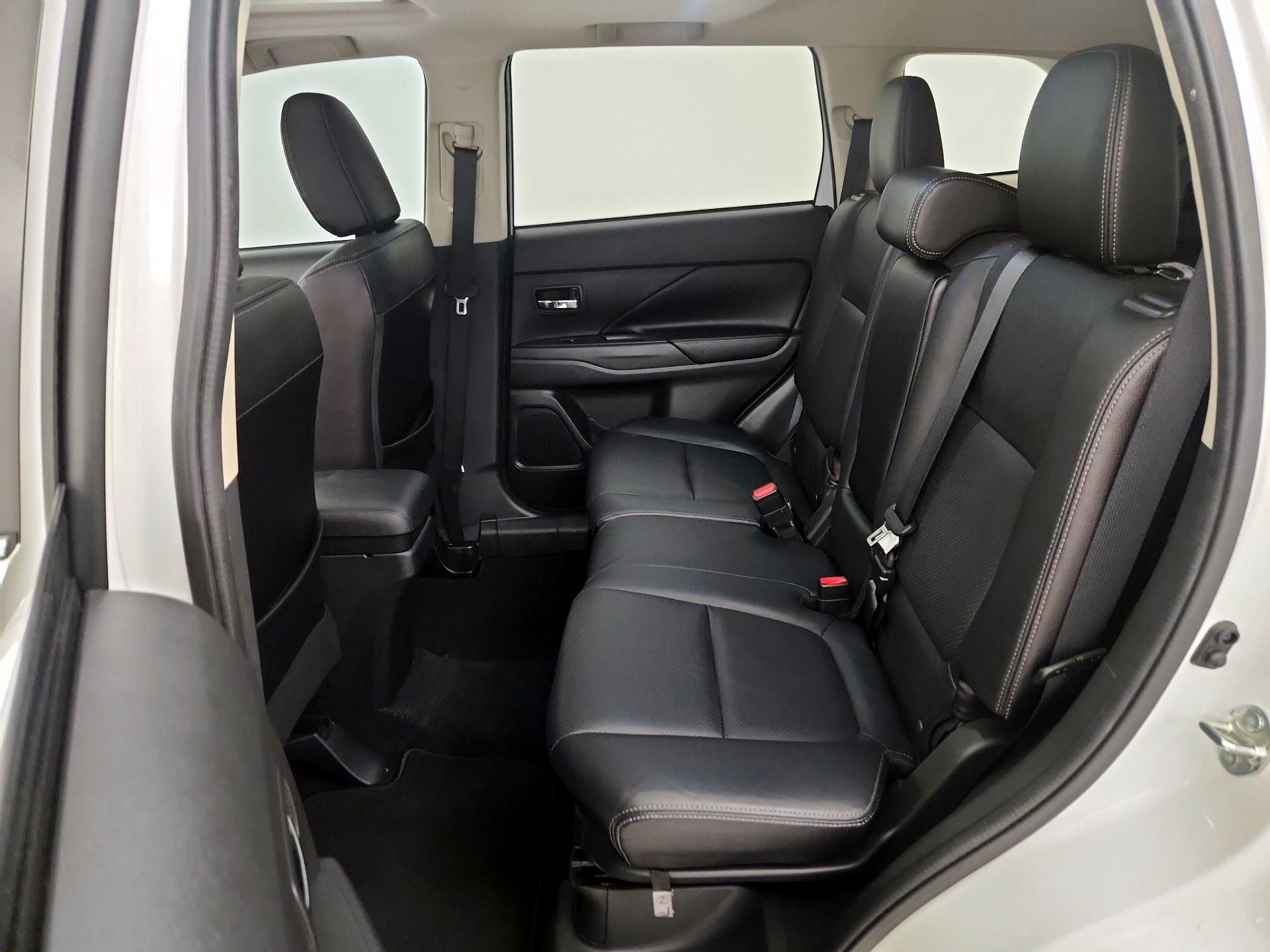 Thumbnail: 2018 Mitsubishi Outlander - 20