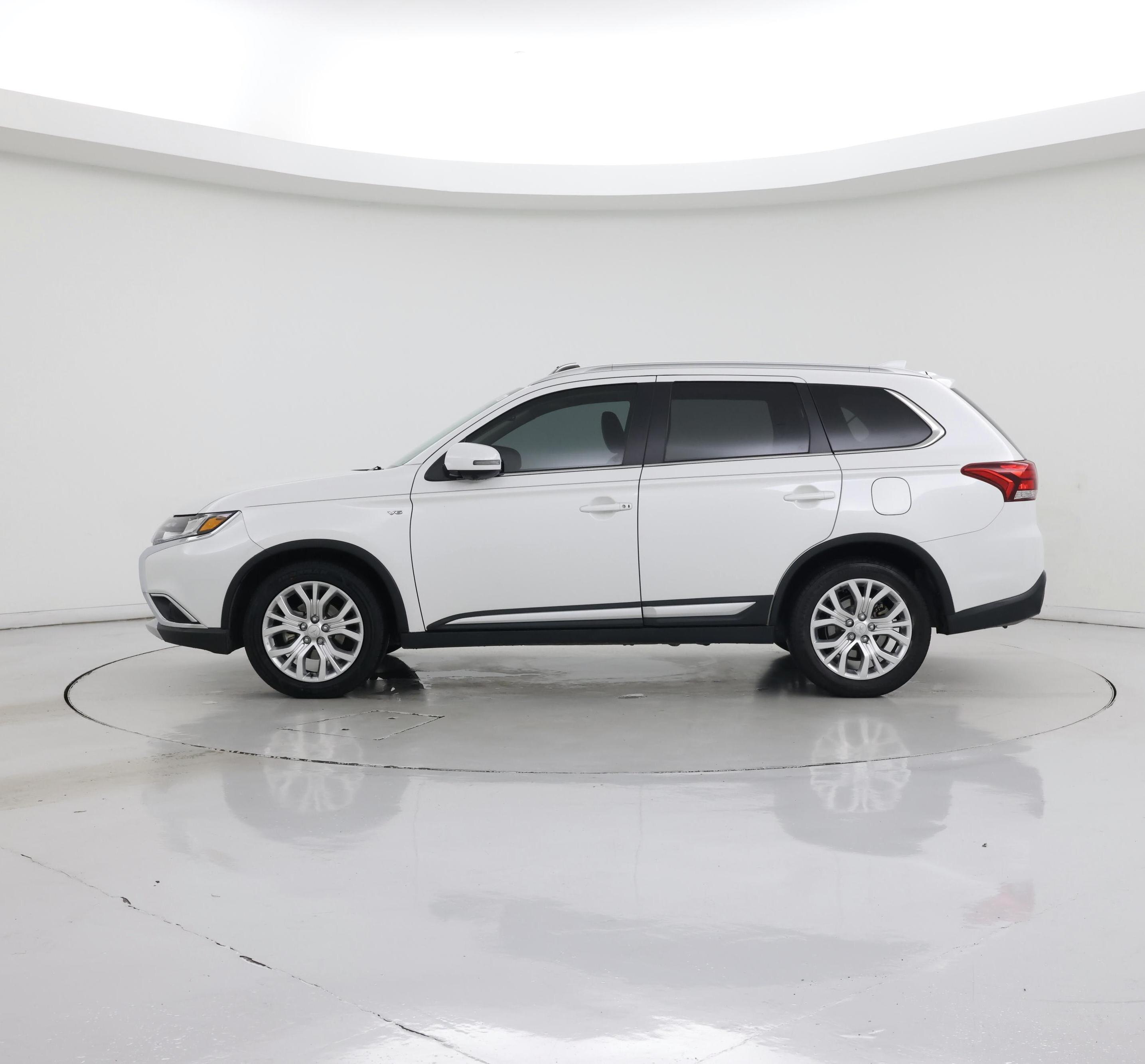 Thumbnail: 2018 Mitsubishi Outlander - 3