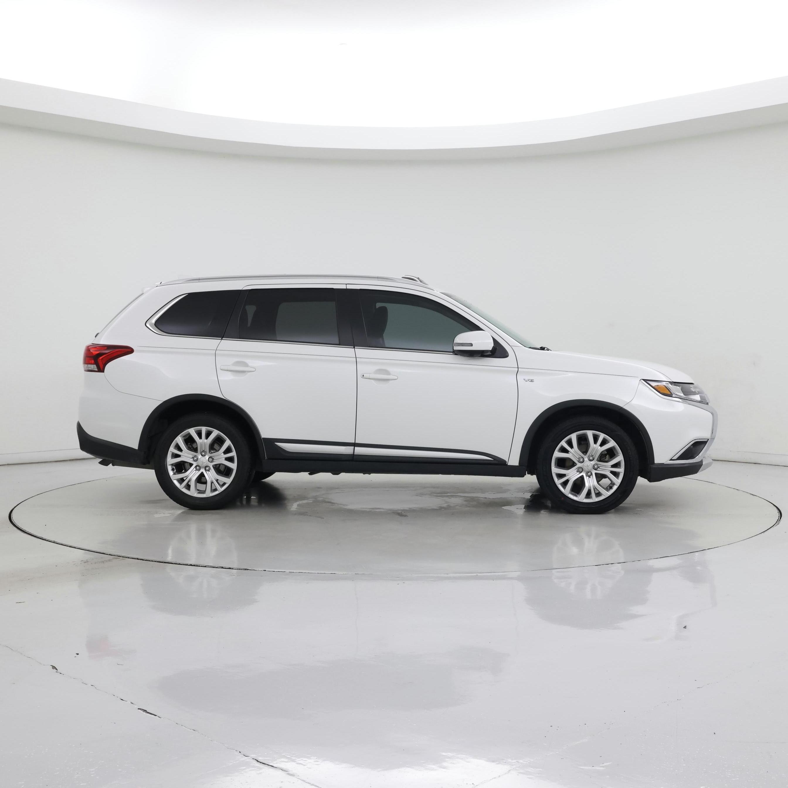 Thumbnail: 2018 Mitsubishi Outlander - 7