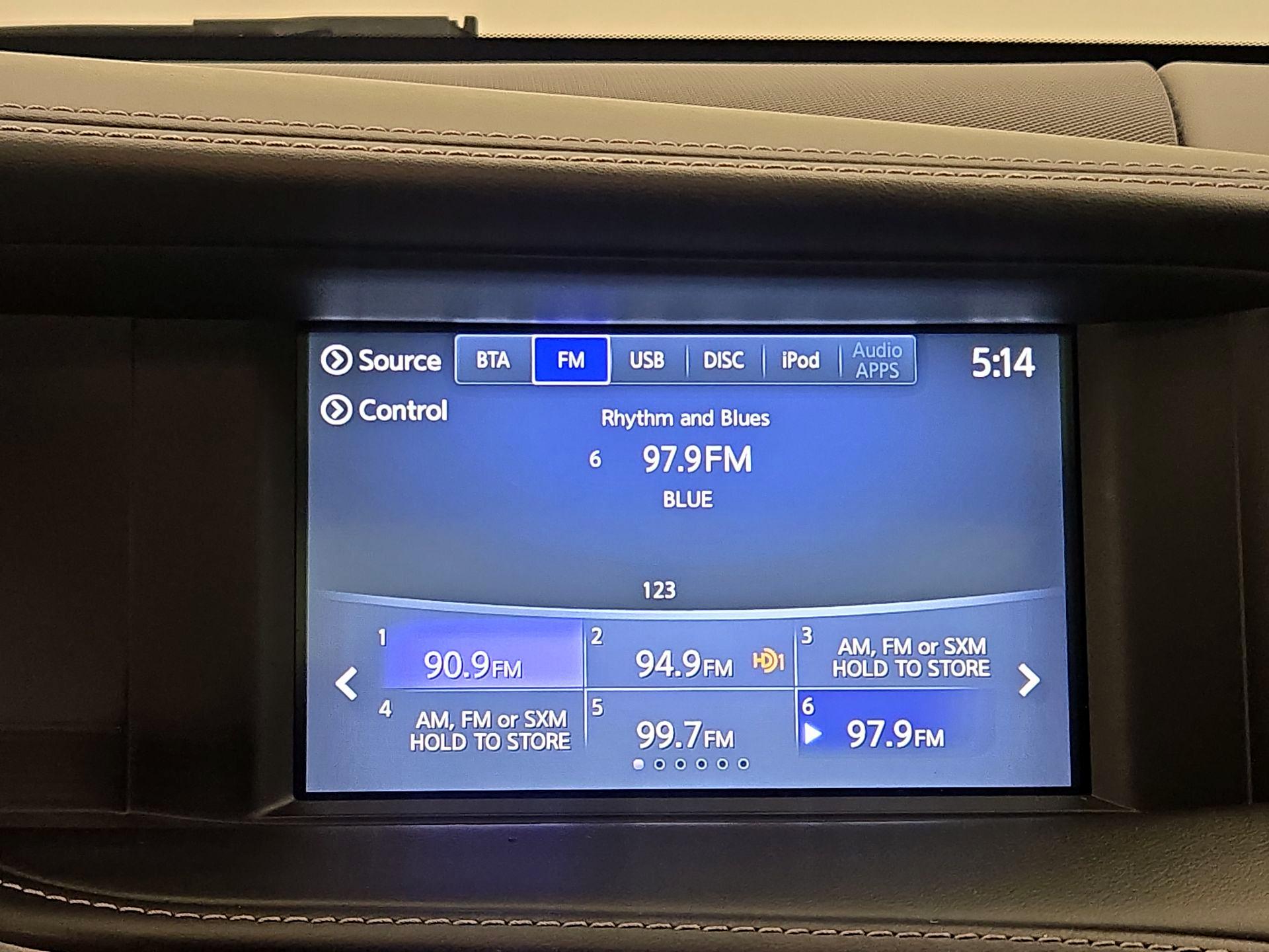 Thumbnail: 2017 INFINITI QX30 - 16