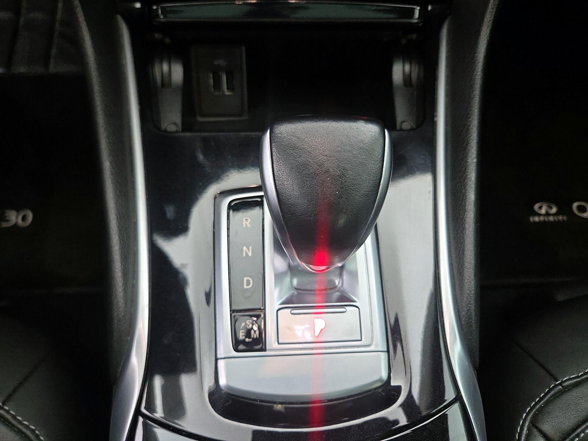 Thumbnail: 2017 INFINITI QX30 - 18