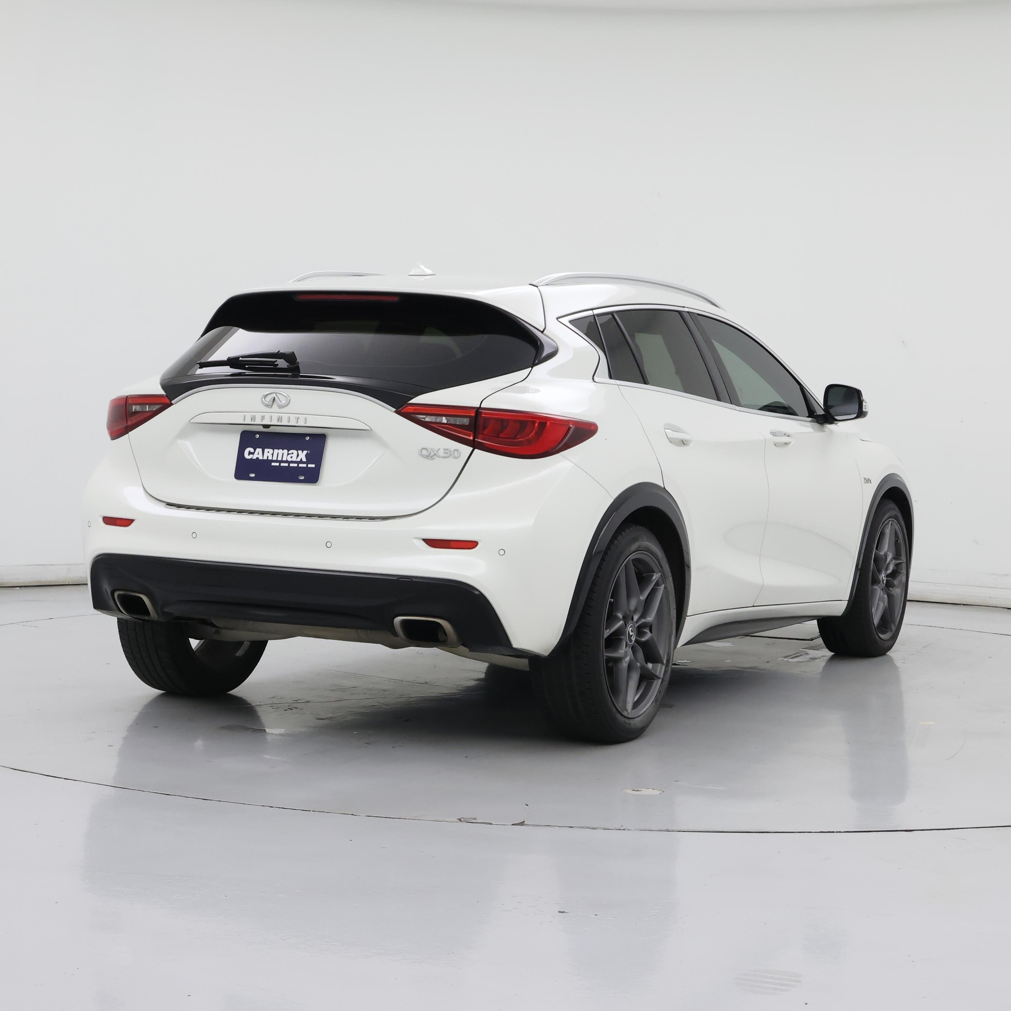 Thumbnail: 2017 INFINITI QX30 - 8