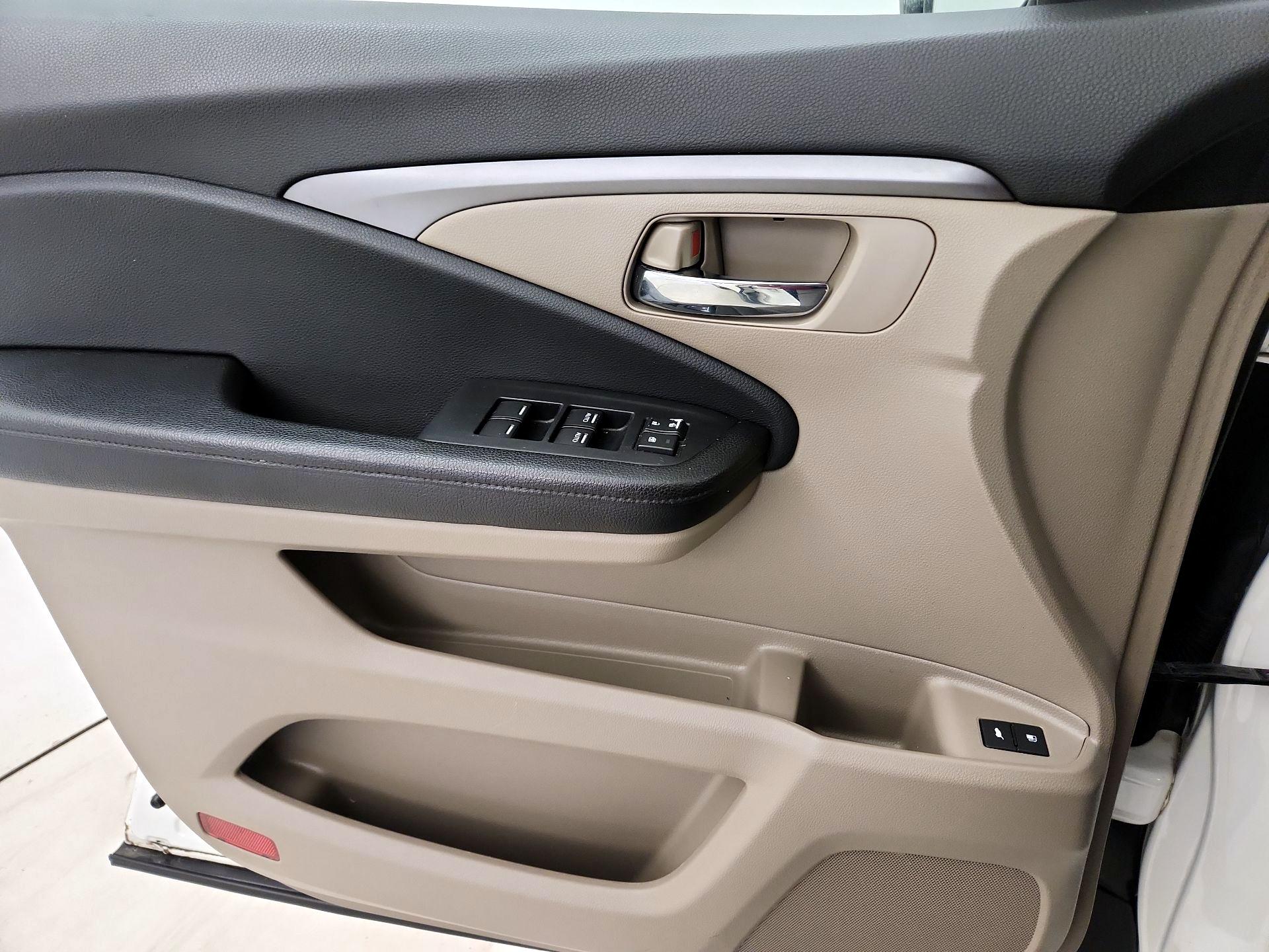 Thumbnail: 2016 Honda Pilot - 12