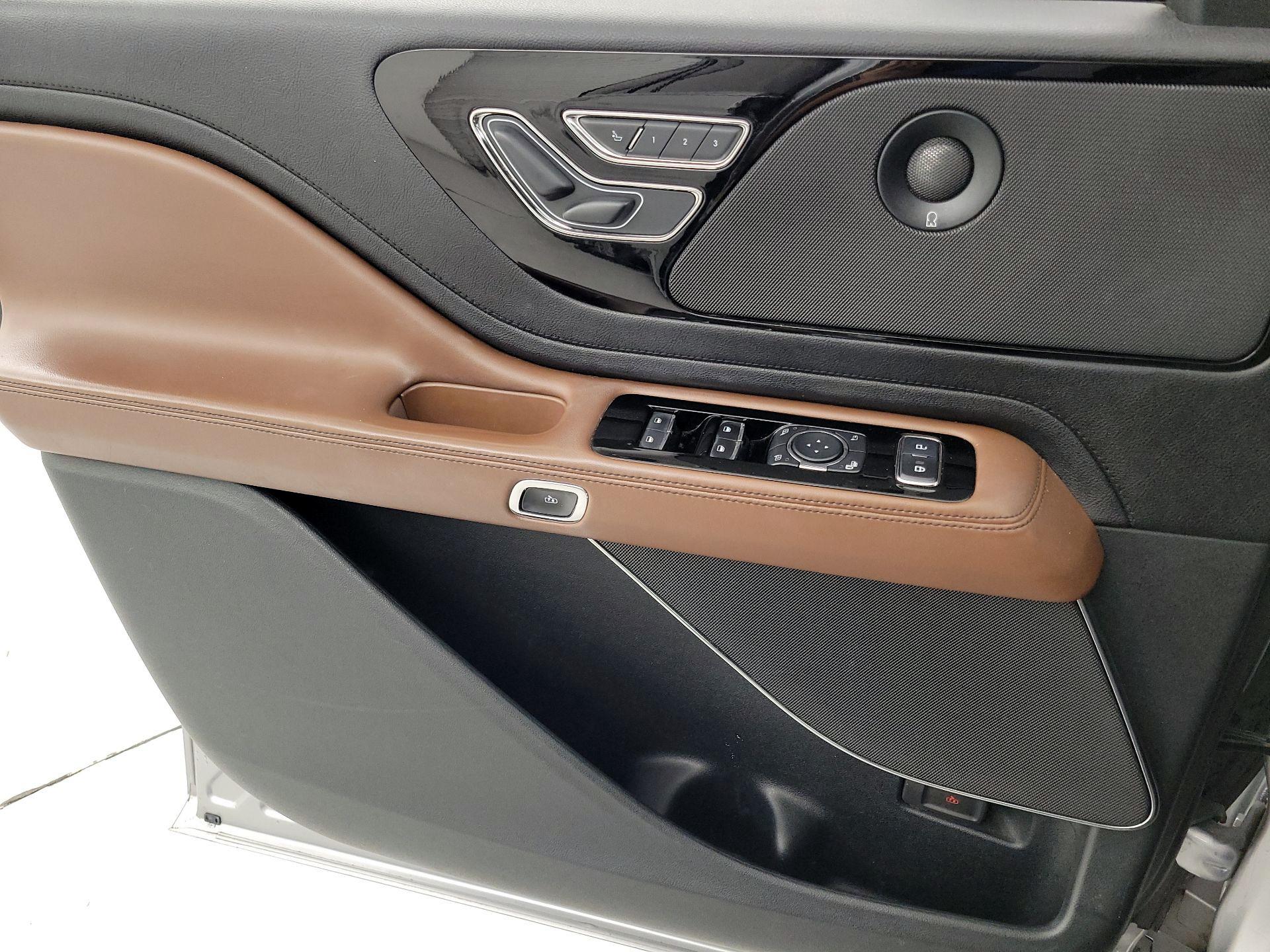 Thumbnail: 2020 Lincoln Aviator - 12